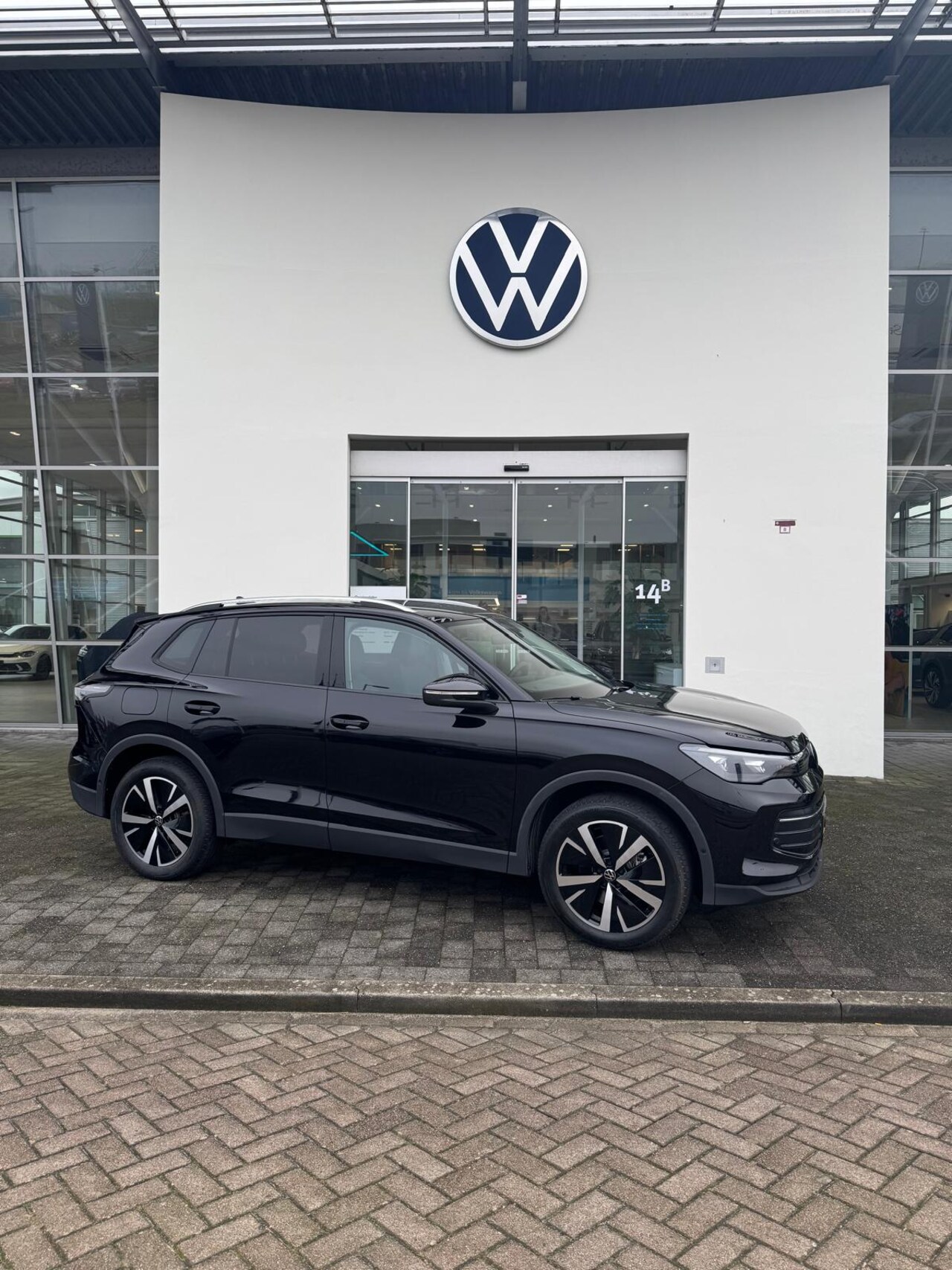 Volkswagen Tiguan - 1.5 eHybrid Life Edition | Trekhaak | Assistance plus | LMV 19" - AutoWereld.nl