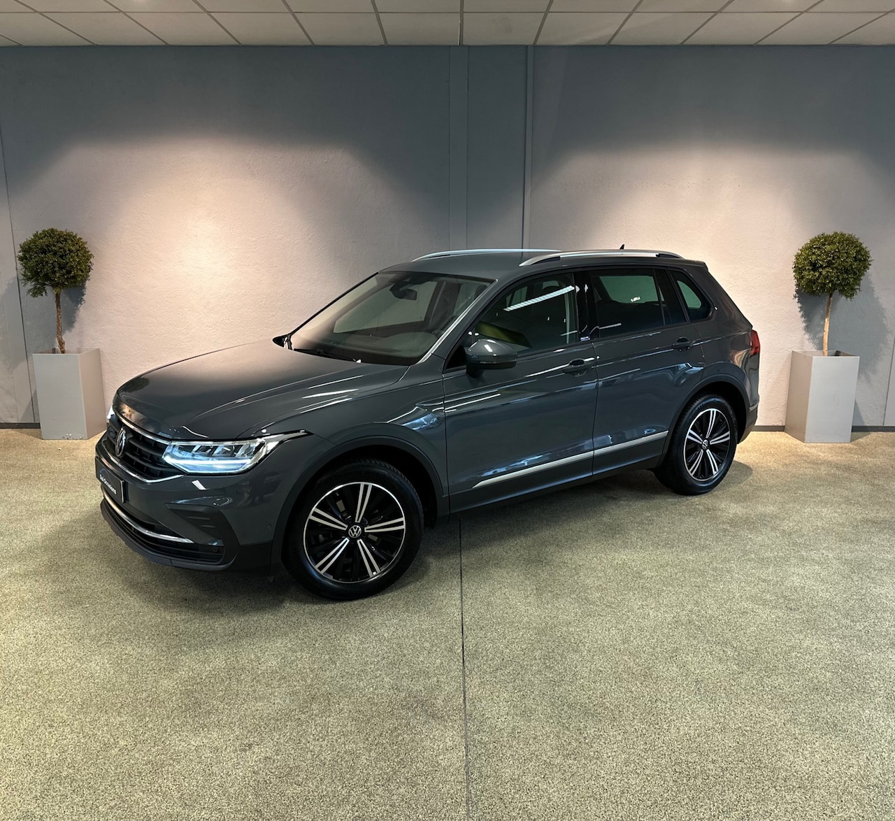 Volkswagen Tiguan - 1.5 TSI Life Business - Camera - ACC - Ambi - Led - AutoWereld.nl