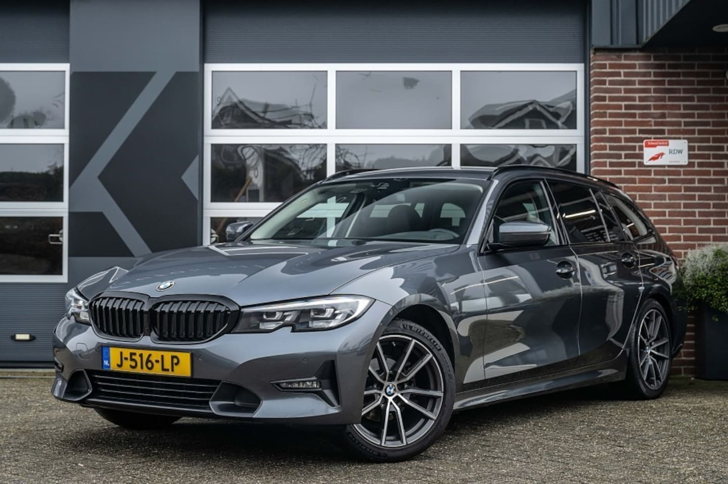 BMW 3-serie - 318 318d High Executive | Shadow | Sportline | LED | DAB | CarPlay | 18 Inch - AutoWereld.nl