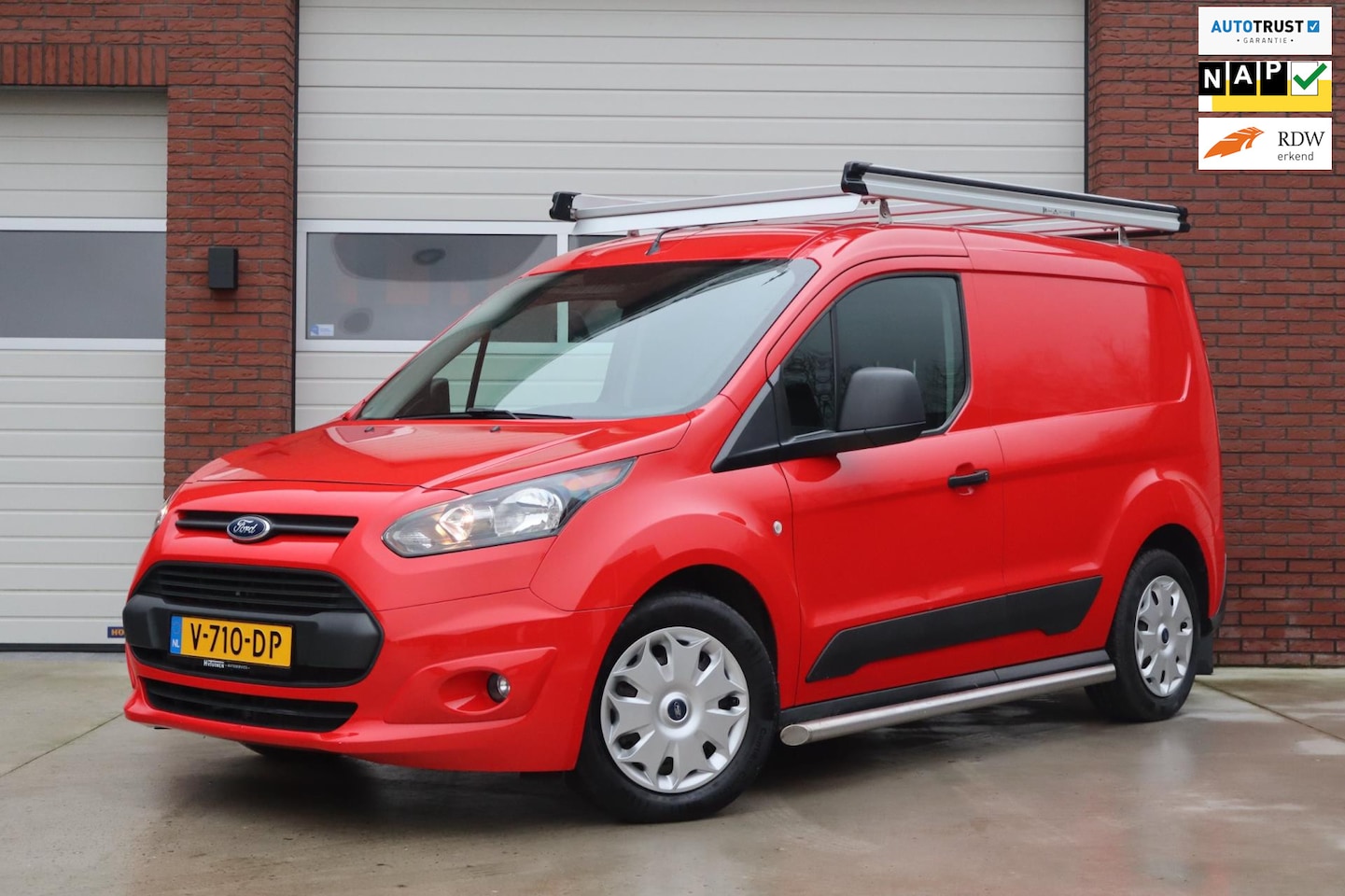 Ford Transit Connect - 1.5 TDCI L1 Trend 32.000km!! Airco - Imperiaal - Trekhaak - Sidebars - 3 persoons - 1e eig - AutoWereld.nl