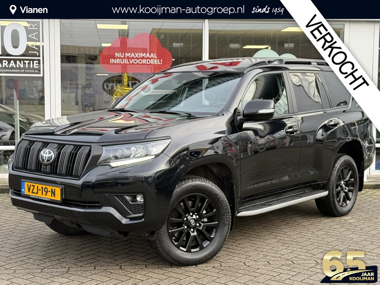 Toyota Land Cruiser - 2.8 D-4D-F Black Edition High Roof Window Van 2.8 D-4D-F Black Edition High Roof Window Van - AutoWereld.nl