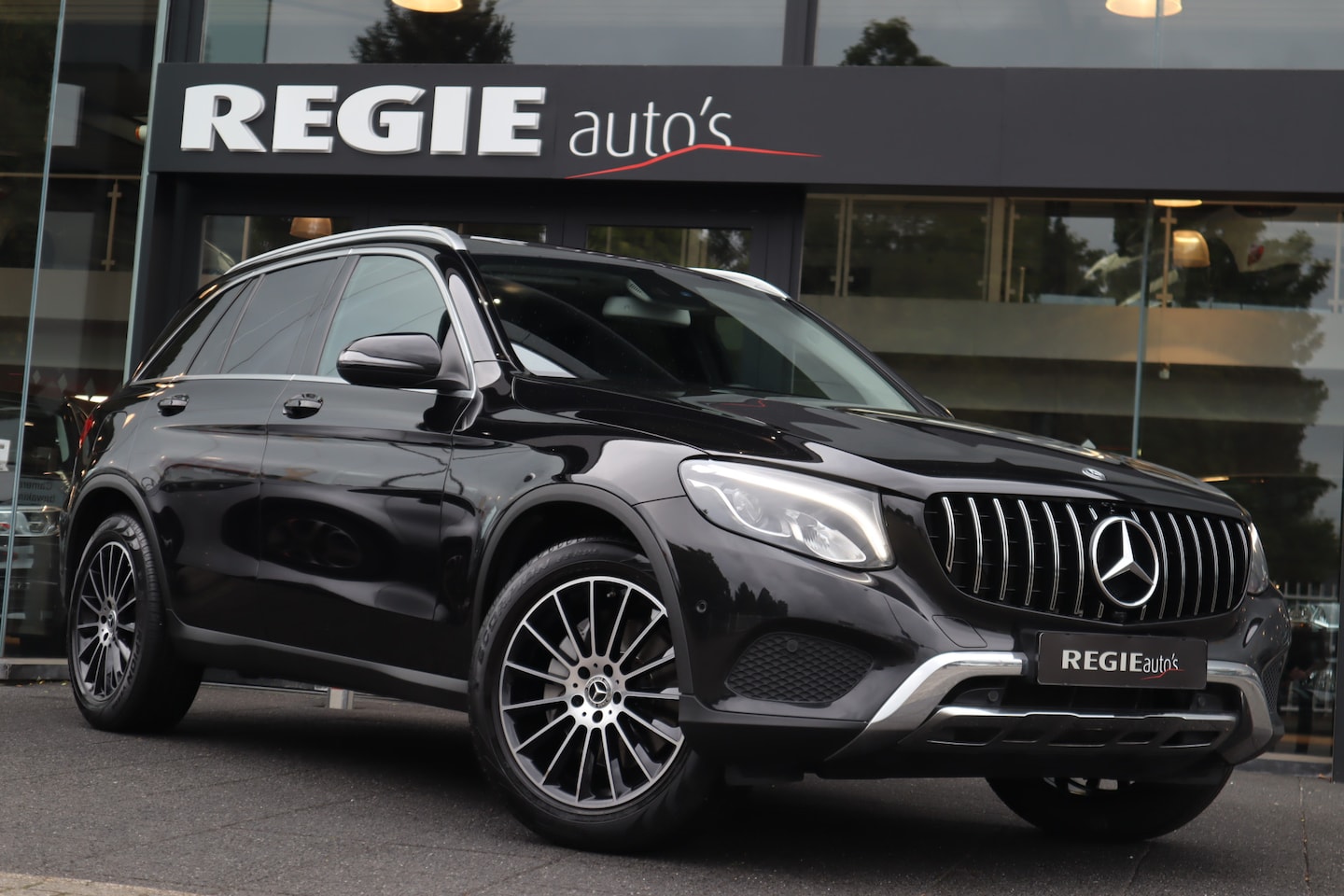 Mercedes-Benz GLC-klasse - 250 4MATIC Panoramadak Leer Led Navi Elec.trekhaak - AutoWereld.nl