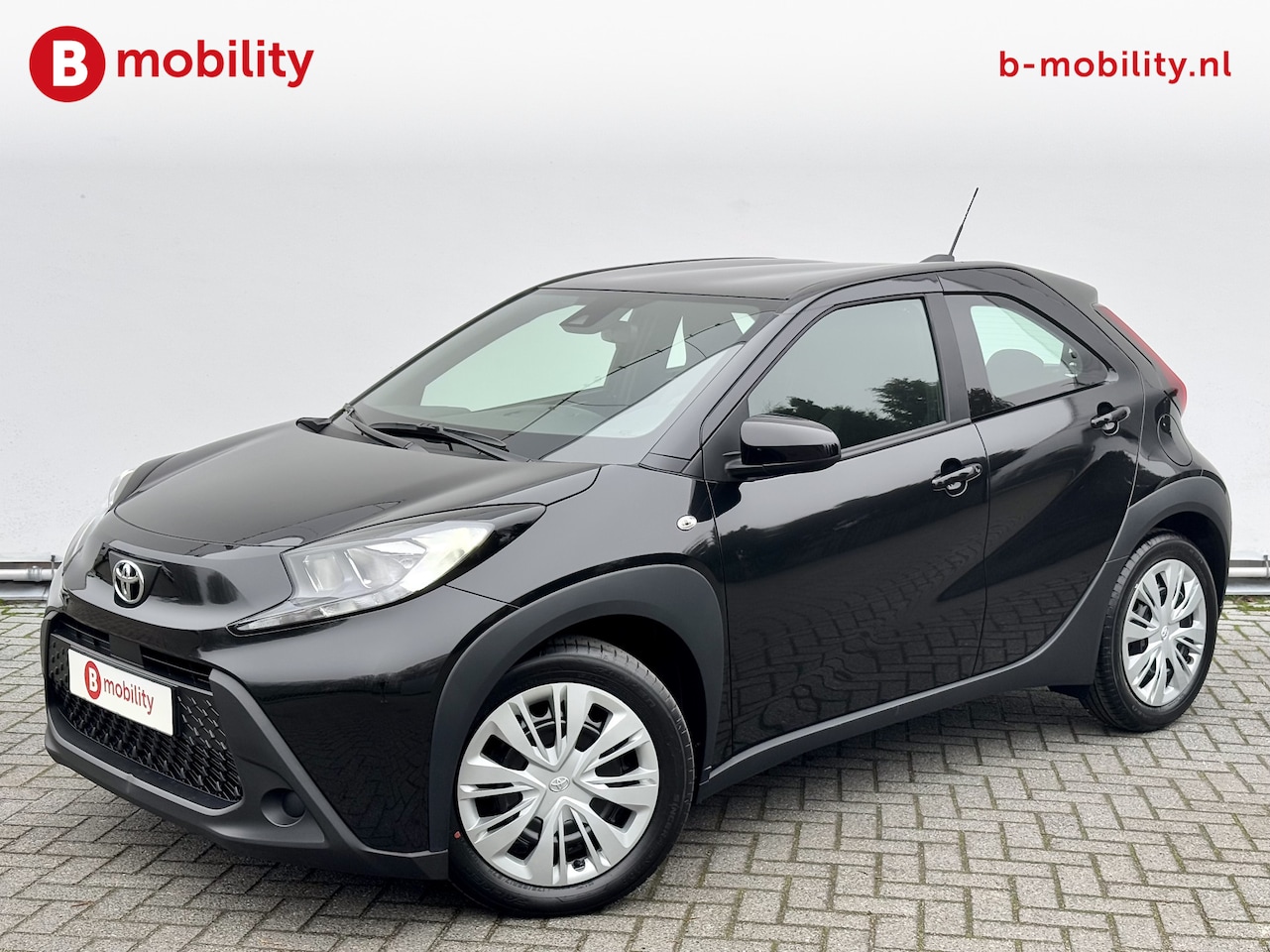 Toyota Aygo X - 1.0 VVT-i MT Play NIEUW Rijklaar! | Apple CarPlay | Adaptive Cruise Control | DAB Audio - AutoWereld.nl