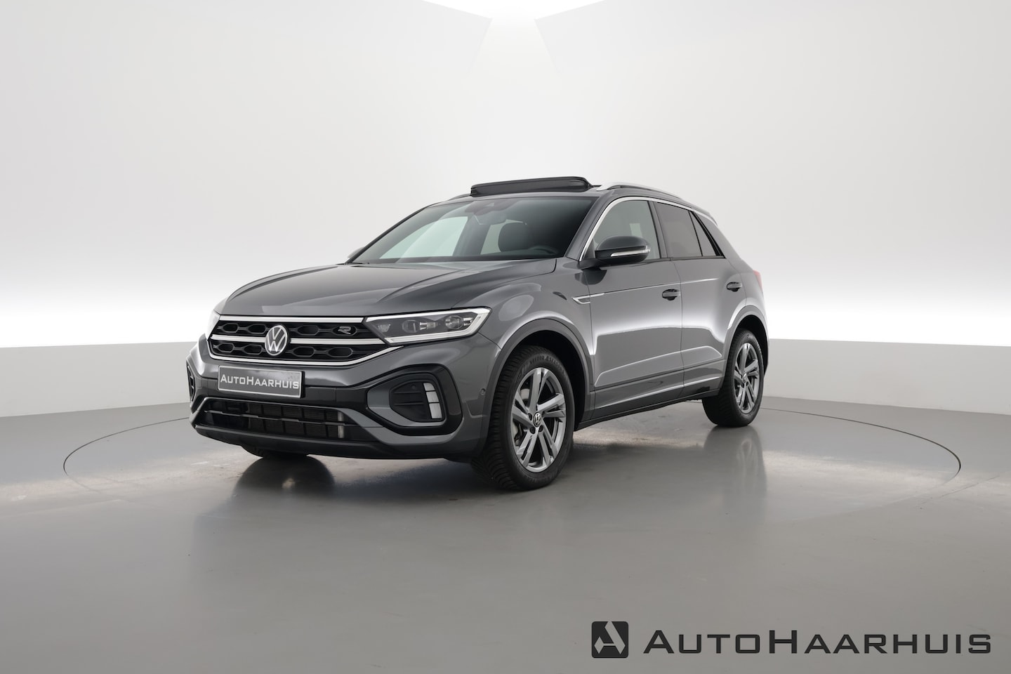 Volkswagen T-Roc - 1.5 TSI R-Line DSG | Pano | IQ-Light | Navi | Adapt. Cruise | DAB - AutoWereld.nl