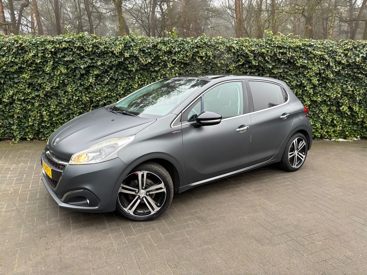 Peugeot 208 - 1.2 PureTech GT-line | Mat | Navigatie | Sportstoelen - AutoWereld.nl