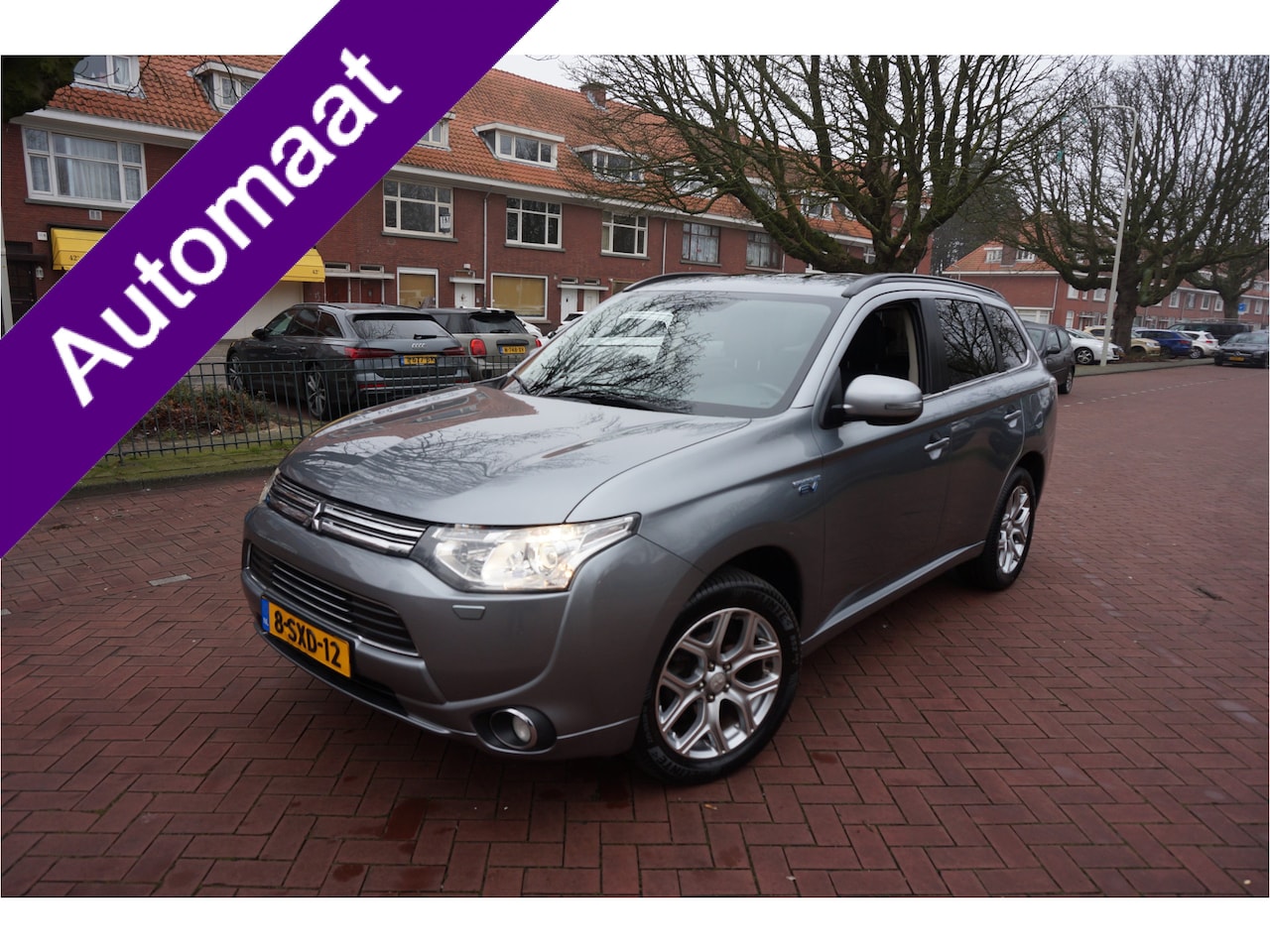 Mitsubishi Outlander - 2.0 PHEV Instyle NAVI TELEFOON CAMERA SCHUIFKANTELDAK - AutoWereld.nl