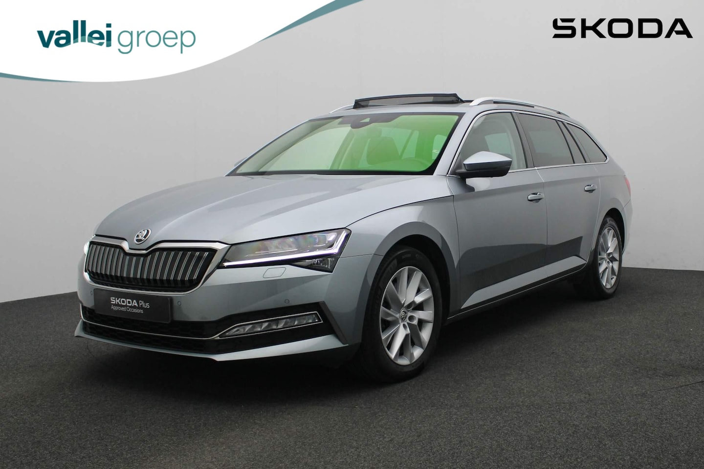 Skoda Superb Combi - 1.4 TSI 218PK DSG iV Business Edition Plus | Pano | Trekhaak | Matrix LED | Navi Columbus - AutoWereld.nl