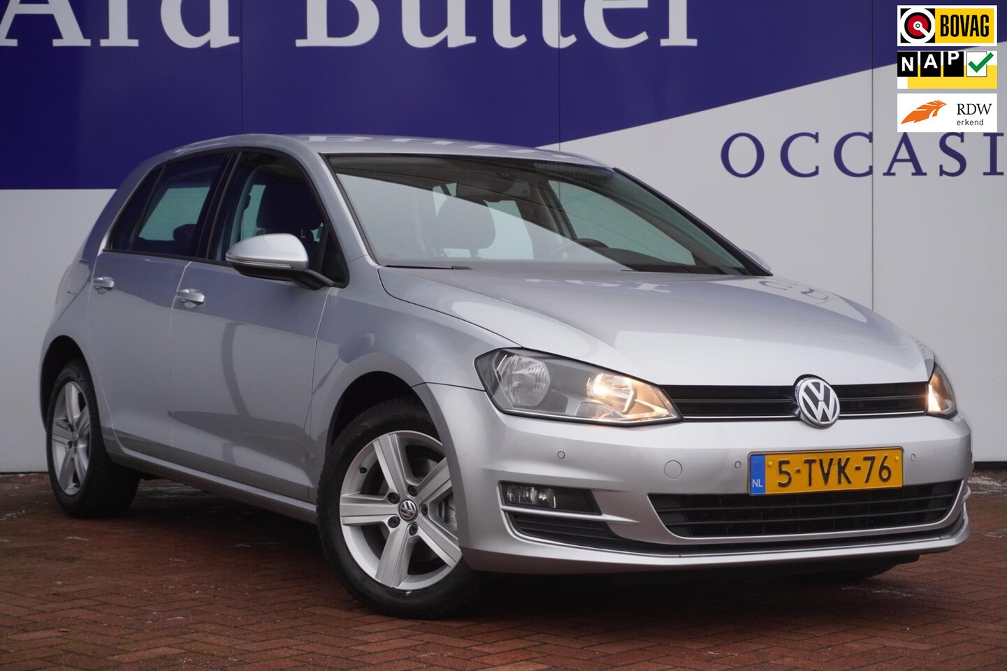 Volkswagen Golf - 1.4 TSI Highline DSG / Navigatie / Parkeerhulp / ECC / Cruise / Elek-trekhaak / = 1e Eigen - AutoWereld.nl