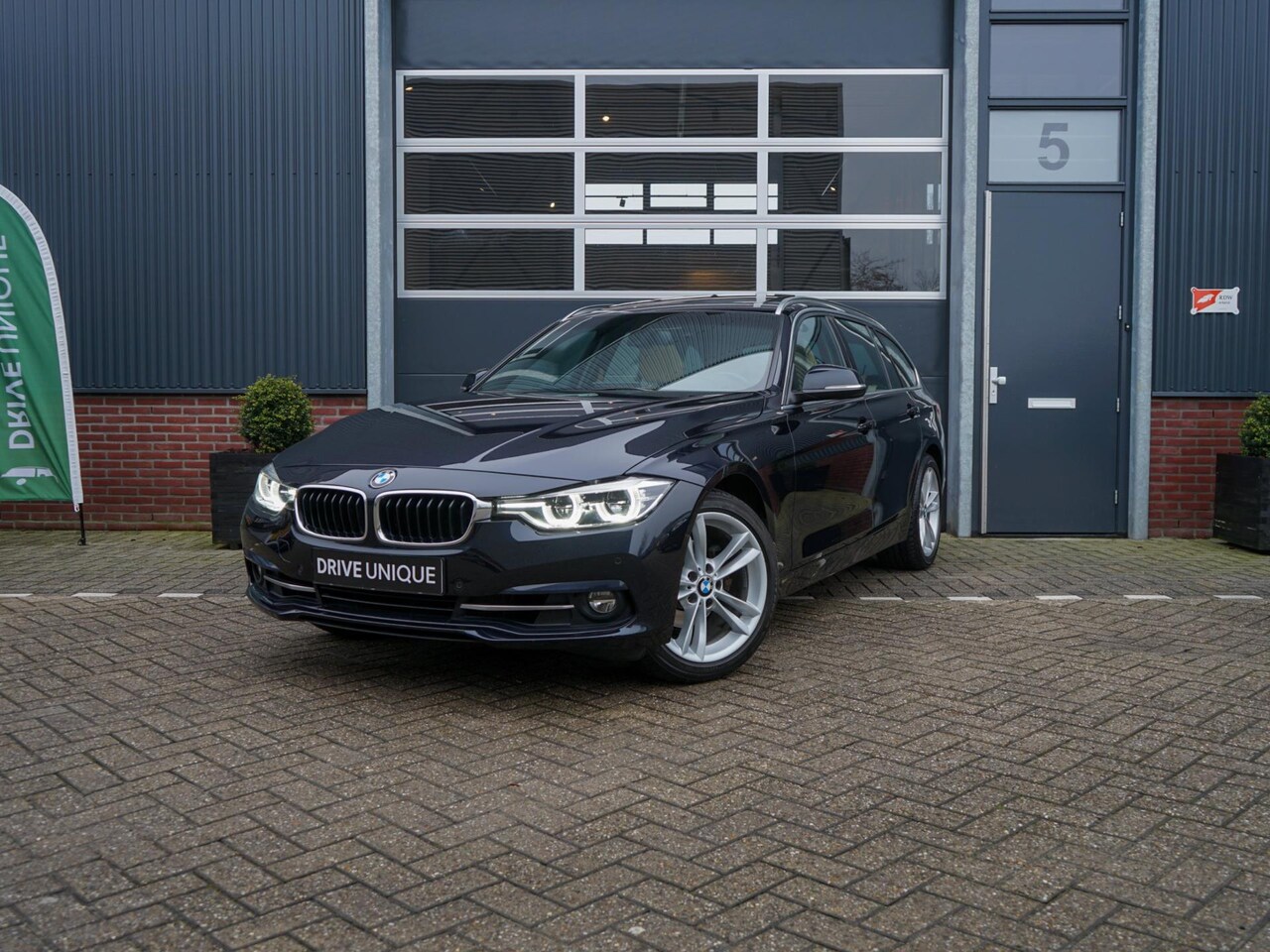 BMW 3-serie Touring - 320i Edition M Sport Shadow High Executive, Panorama dak, Individual Stuur, Navi professio - AutoWereld.nl