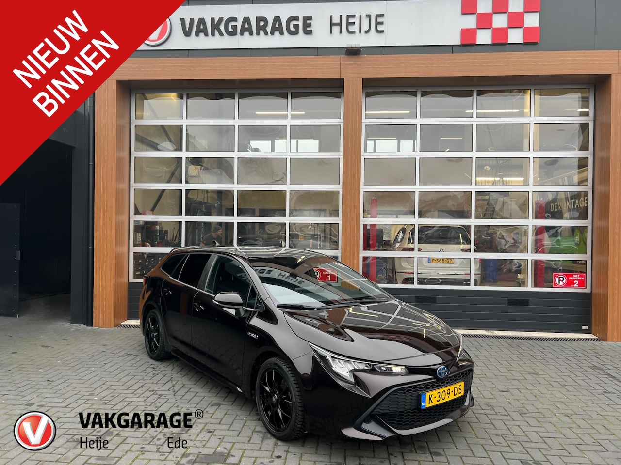 Toyota Corolla Touring Sports - 1.8 Hybrid Comfort | 17 Inch | Camera | Apple Carplay | Cruise Control | DAB | - AutoWereld.nl