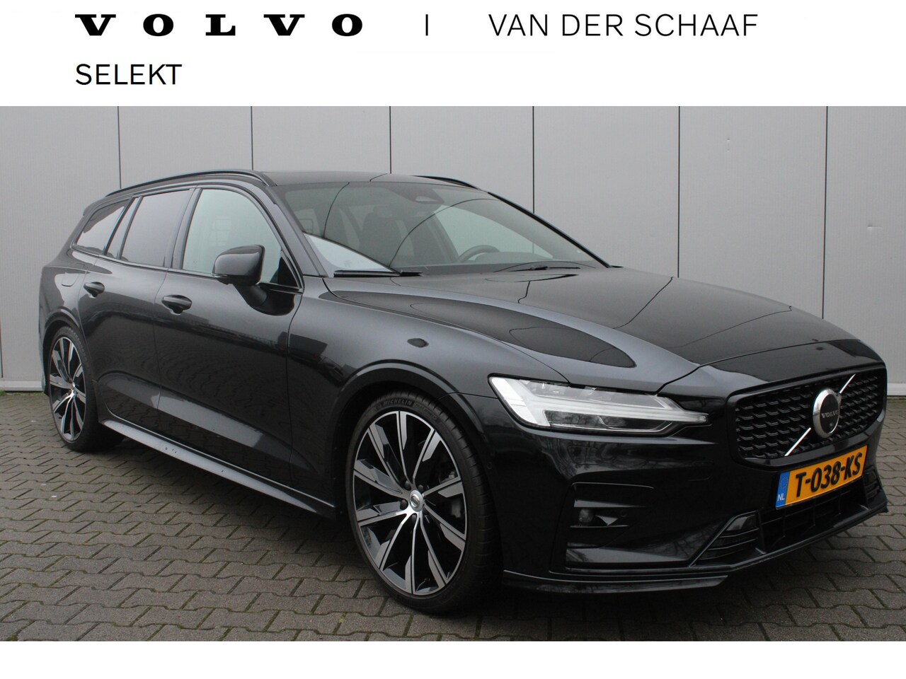 Volvo V60 - B4 Ultimate Dark | Panorama Dak | Head up Display | Bodykit | Trekhaak | - AutoWereld.nl