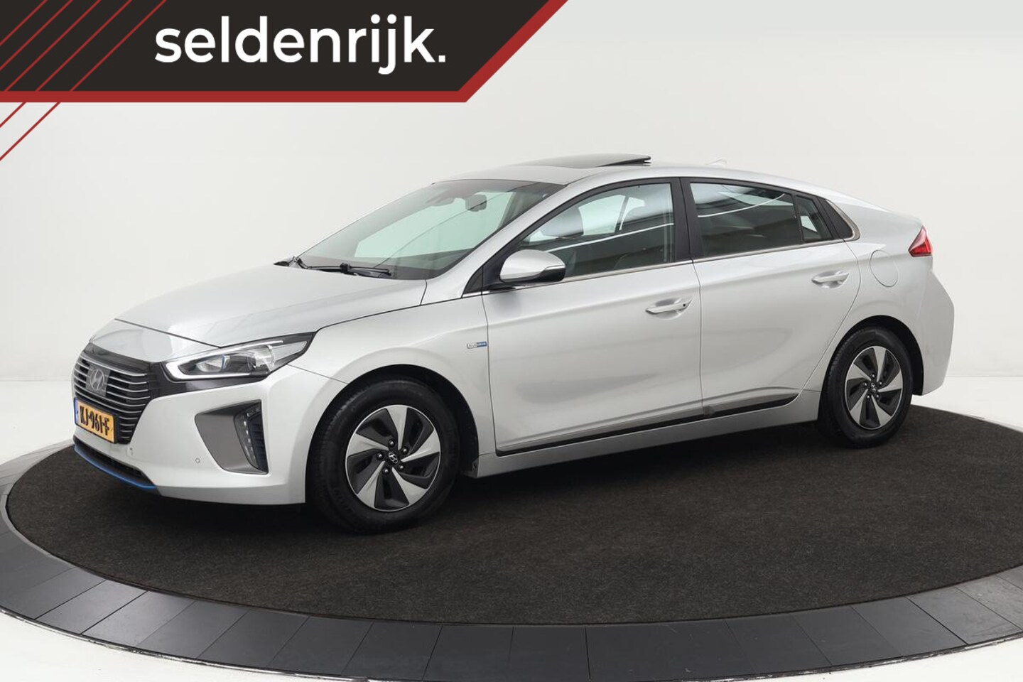 Hyundai IONIQ - 1.6 GDi First Edition | Dealer onderhouden | Schuifdak | Leder | Stoel & stuurverwarming | - AutoWereld.nl