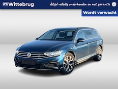 Volkswagen Passat Variant - 1.4 TSI 218pk PHEV GTE Business / Panoramadak / Trekhaak Elek. / 17" LMV / Navi / Camera /