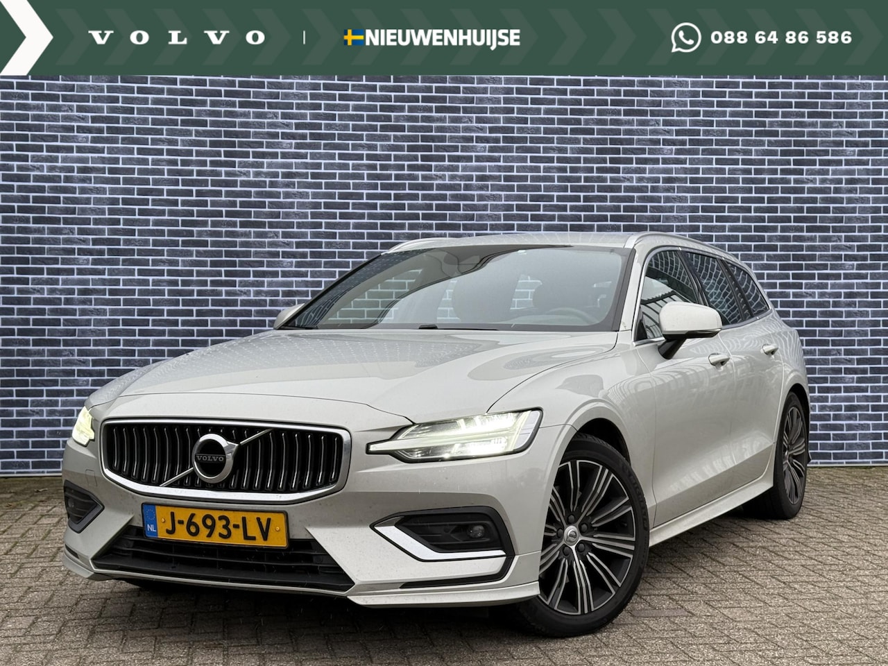 Volvo V60 - 2.0 B3 Inscription | Nieuw Binnen | Trekhaak | Massage | Stoel verwarming + koeling | Stuu - AutoWereld.nl