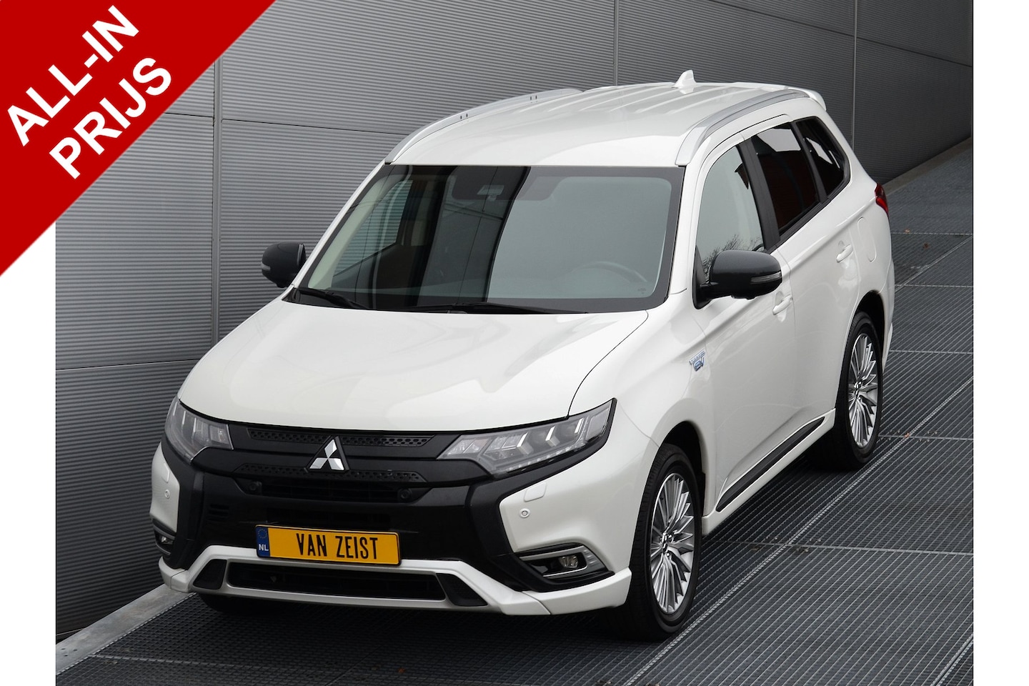 Mitsubishi Outlander - PHEV 2.4 INTENSE PLUS 4WD | PLUG IN HYBRID | V2G | ADAPTIEF CRUISE | FABRIEKGARANTIE TOT 2 - AutoWereld.nl