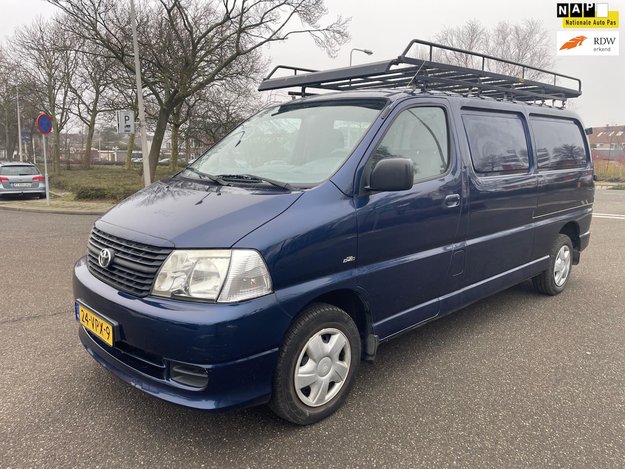 Toyota HiAce - 2.5 D-4D LWB Comfort H1L2 / 1e.eigenaar / elek.ramen / deurvergrendeling / imperiaal / tre - AutoWereld.nl