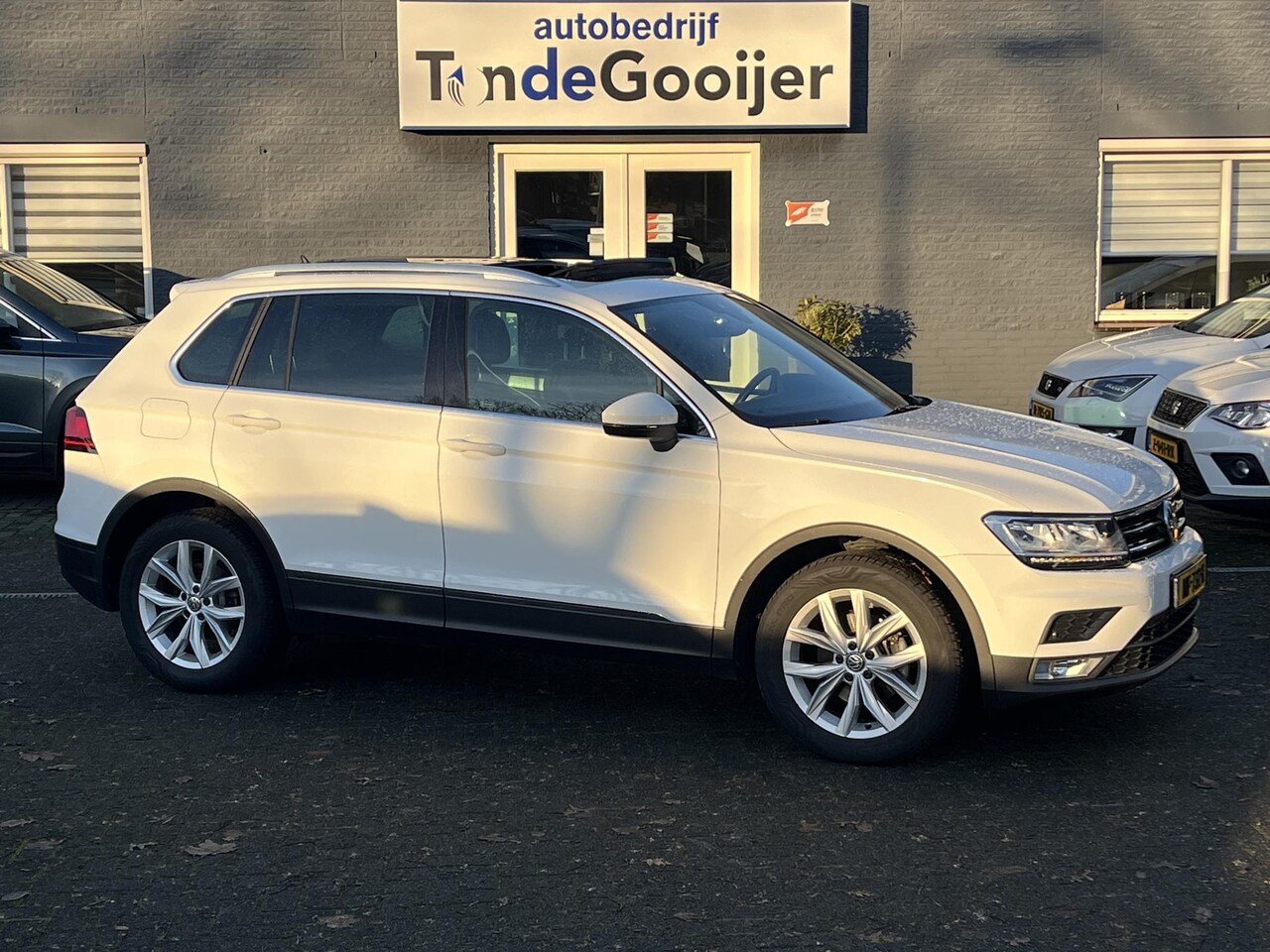 Volkswagen Tiguan - 1.4 TSi Connected | PANORAMADAK | NAV. | ERGO ACTIVE | NL-AUTO | 49.367 KM!! | - AutoWereld.nl