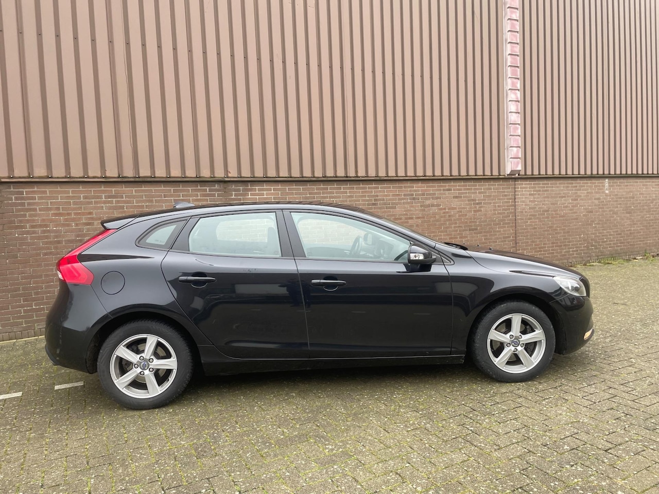 Volvo V40 - 1.6 T3 Kinetic Navi Trekhaak Airco Cruise Control. - AutoWereld.nl