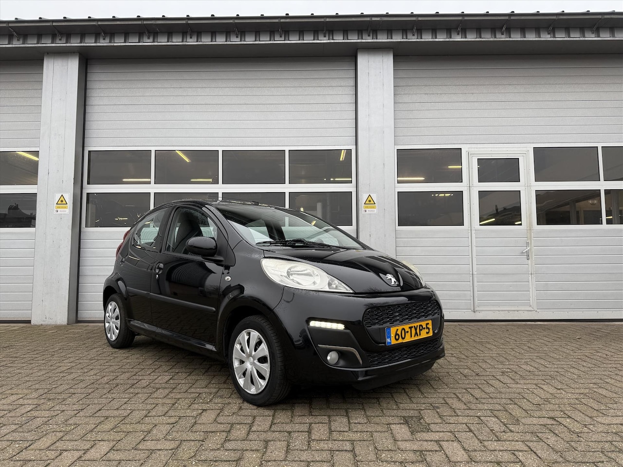 Peugeot 107 - 1.0 12V 5DR AIRCO / TREKHAAK / ELEK RAMEN! - AutoWereld.nl