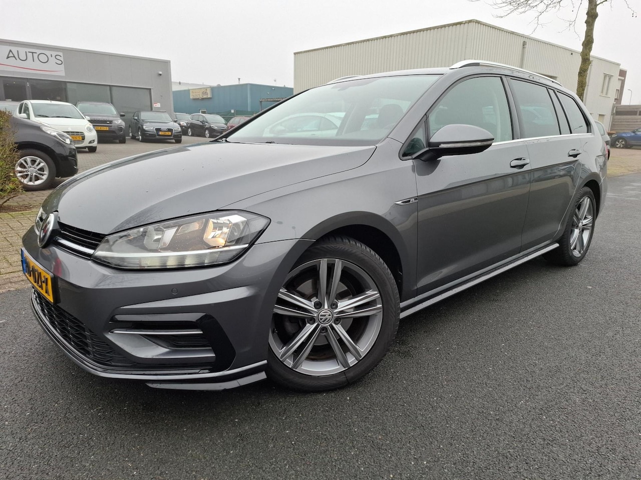 Volkswagen Golf Variant - 1.0 TSI Highline Business R NAVI/CAMERA/R-LINE! - AutoWereld.nl