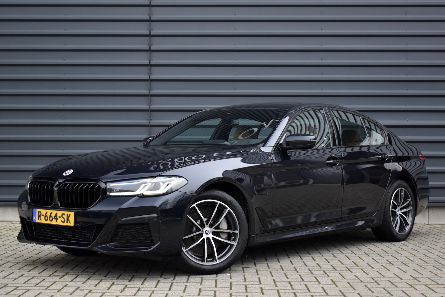 BMW 5-serie - 520e High Executive M Sport | Laserlight | Camera | CarPlay | Comfort Stoelen + Memory | - AutoWereld.nl