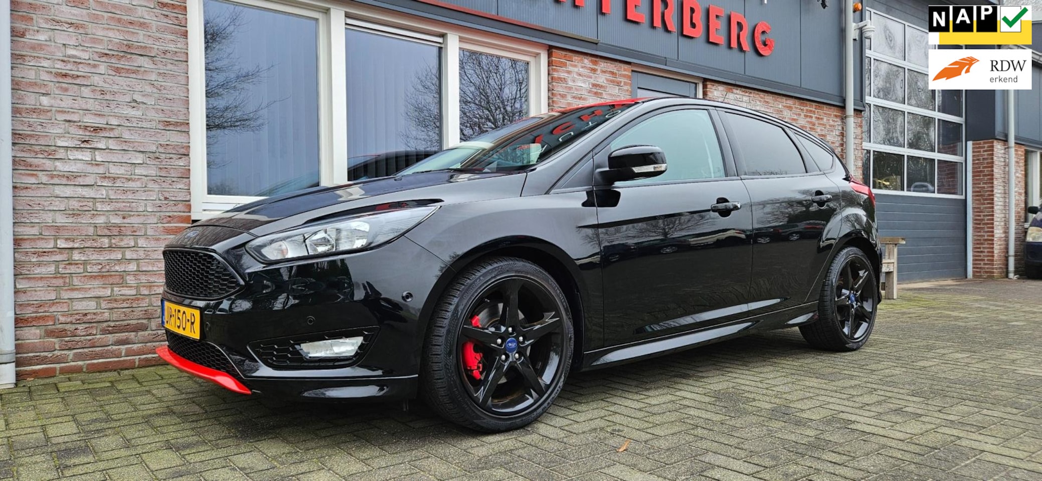 Ford Focus - 1.5 Black Edition 150PK! NAP! Mooie/Nette Auto! Trekhaak! Navigatie! Airco! Cruise Control - AutoWereld.nl