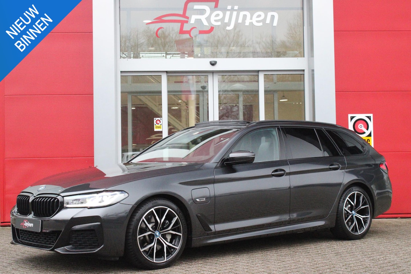 BMW 5-serie Touring - 530e 293PK M-SPORT BUSINESS EDITION PLUS | PANORAMISCH SCHUIF/KANTEL DAK | ELEKTRISCH WEGK - AutoWereld.nl