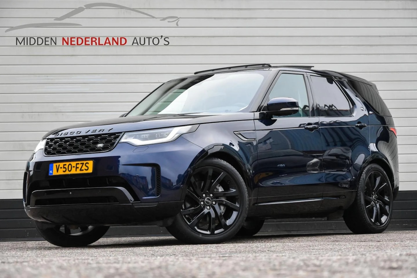 Land Rover Discovery - 3.0 D300 HSE * GRIJS KENTEKEN * TREKHAAK * CARPLAY * - AutoWereld.nl