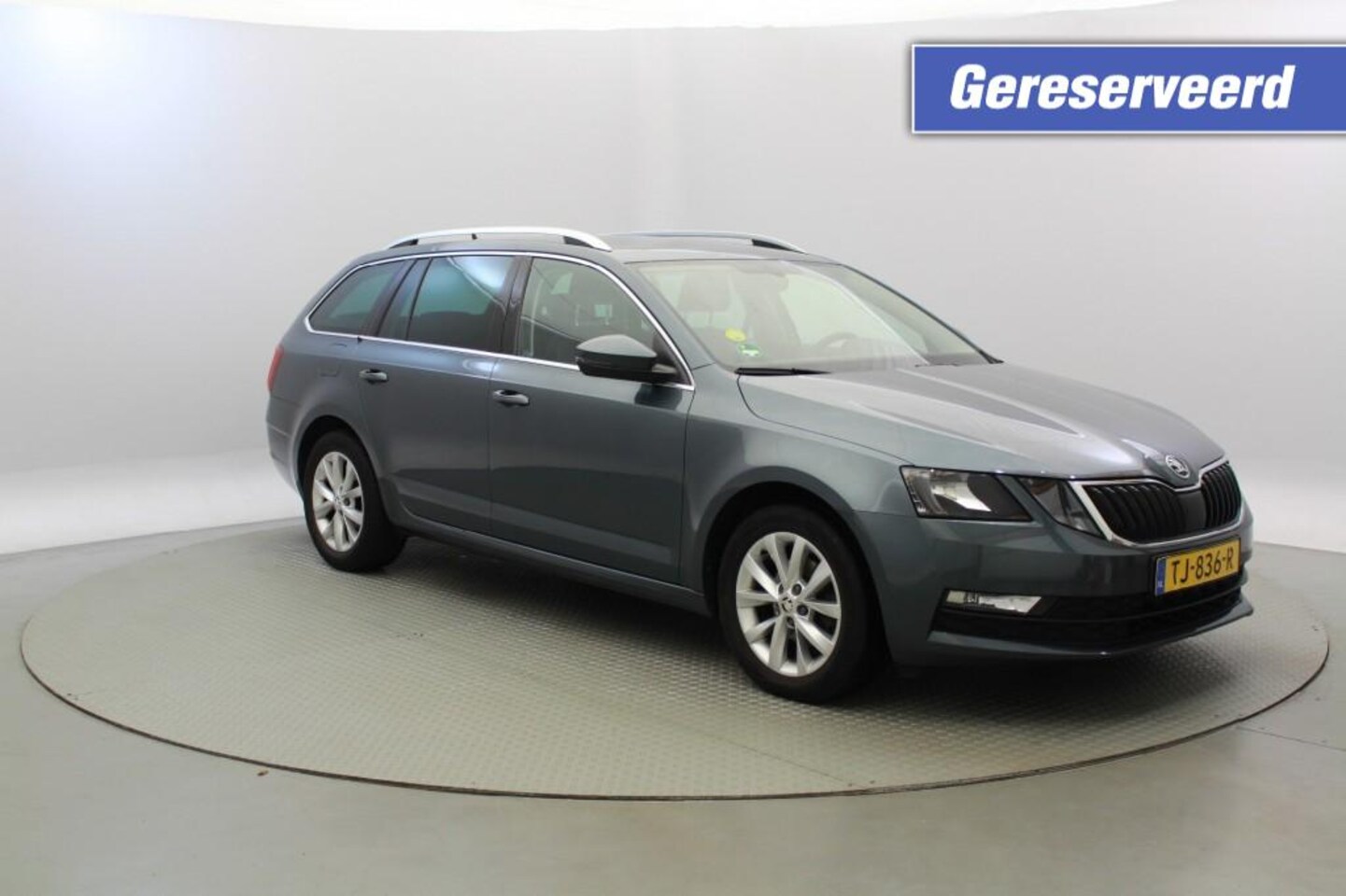 Skoda Octavia Combi - 1.6 TDI Combi Clever Edition Automaat GERESERVEERD - AutoWereld.nl