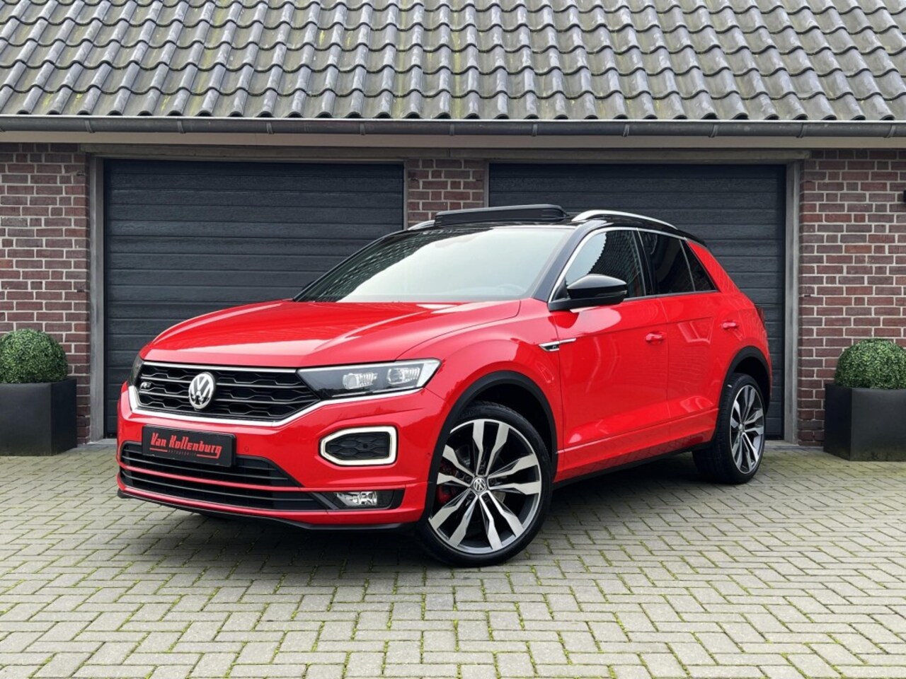 Volkswagen T-Roc - 1.5 TSI DSG 150PK R LINE Pano  LED Carplay ACC Keyless - AutoWereld.nl