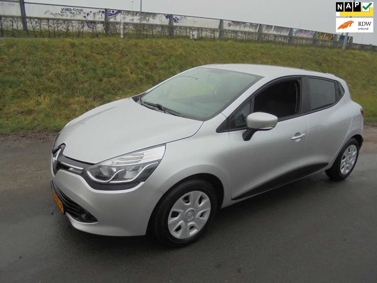 Renault Clio - Renault clio 0.9 benzine 5 deurs met airco pdc navigatie eerste eigenaar - AutoWereld.nl