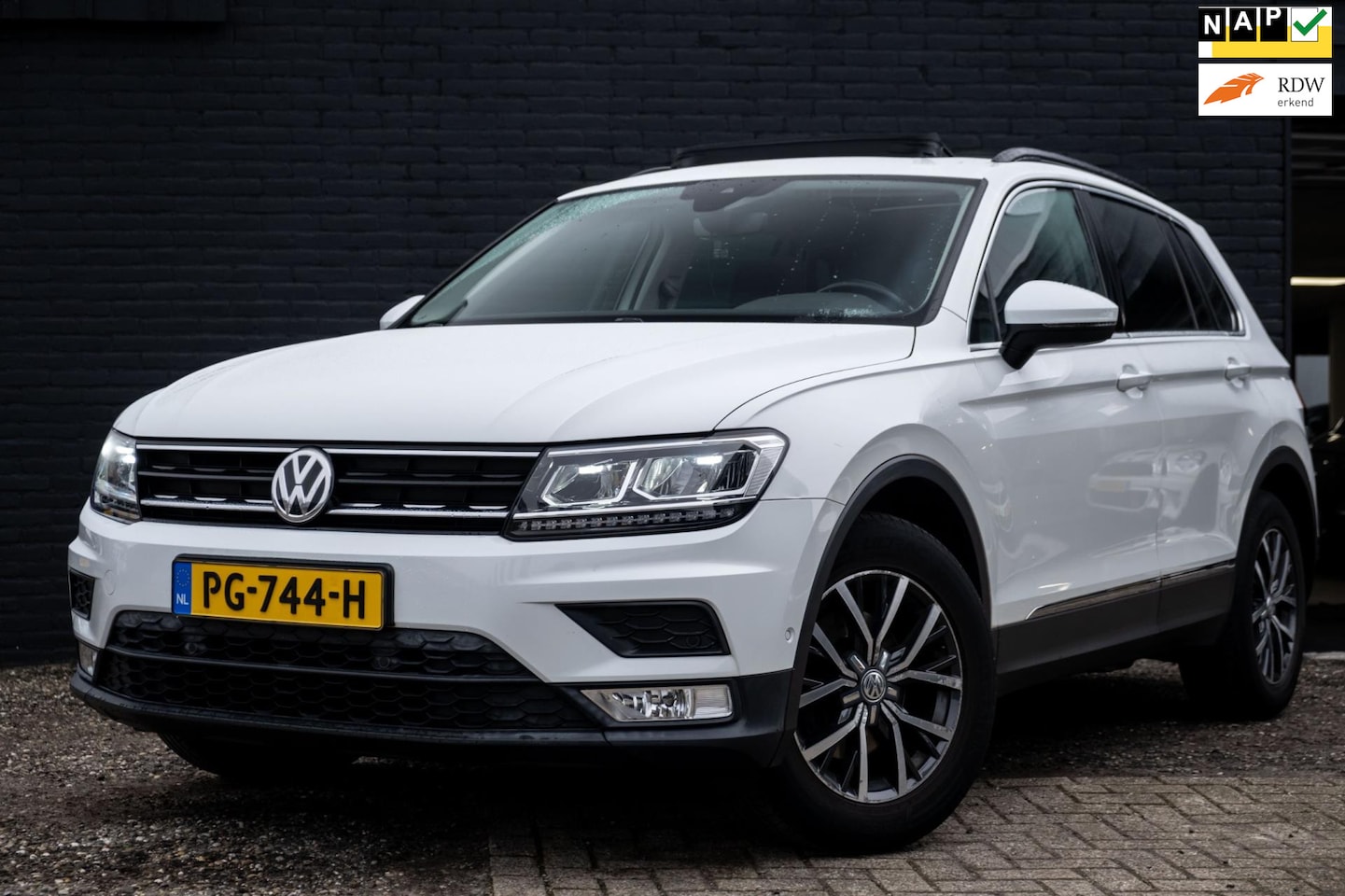 Volkswagen Tiguan - 1.4 TSI Comfortline | Pano | Massage | NAP - AutoWereld.nl