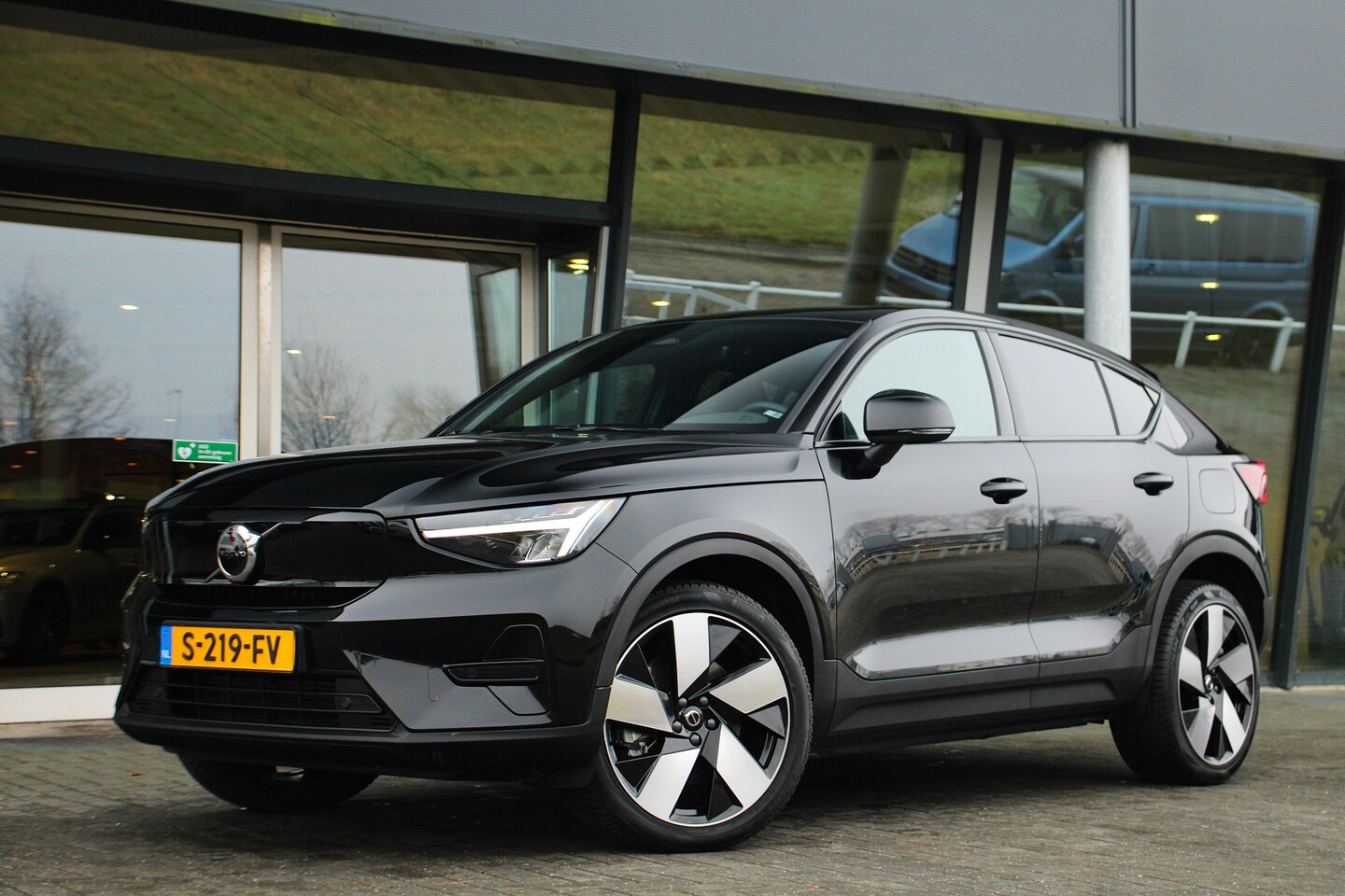 Volvo C40 - Single Motor Plus 69 kWh | Adaptive Cruise | BLIS | Panoramadak | Camera | Keyless | 20-In - AutoWereld.nl