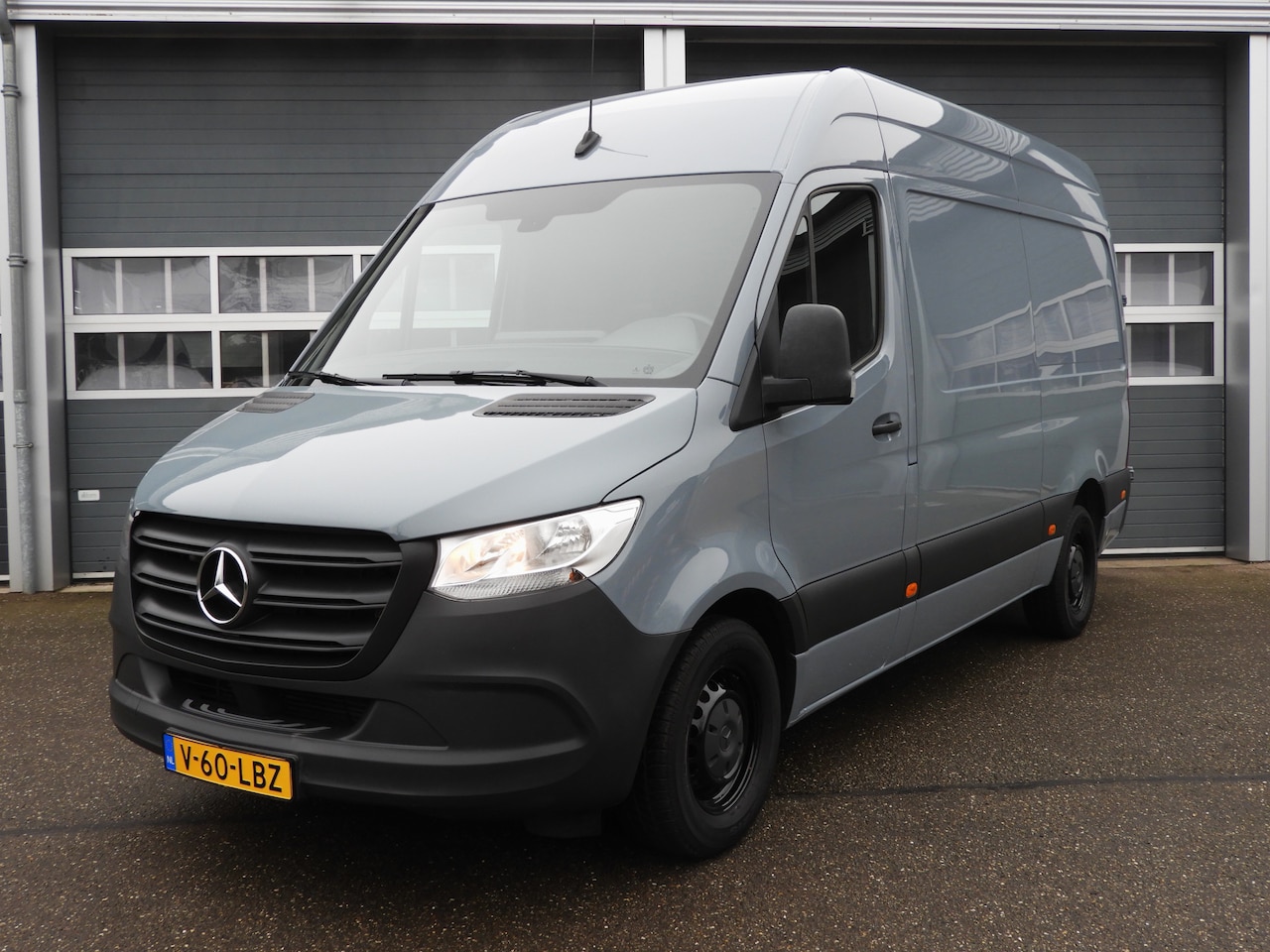 Mercedes-Benz Sprinter - 319 3.0 CDI L2H2 EURO VI-D | AUT | MBUX | 3.5t TREKHAAK - AutoWereld.nl