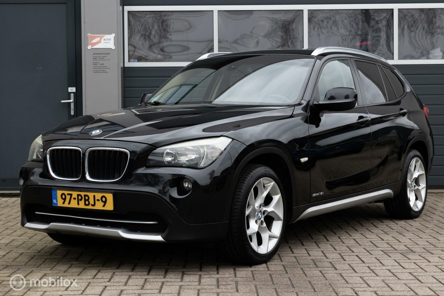 BMW X1 - sDrive18i Executive NAVI PDC LEER - AutoWereld.nl