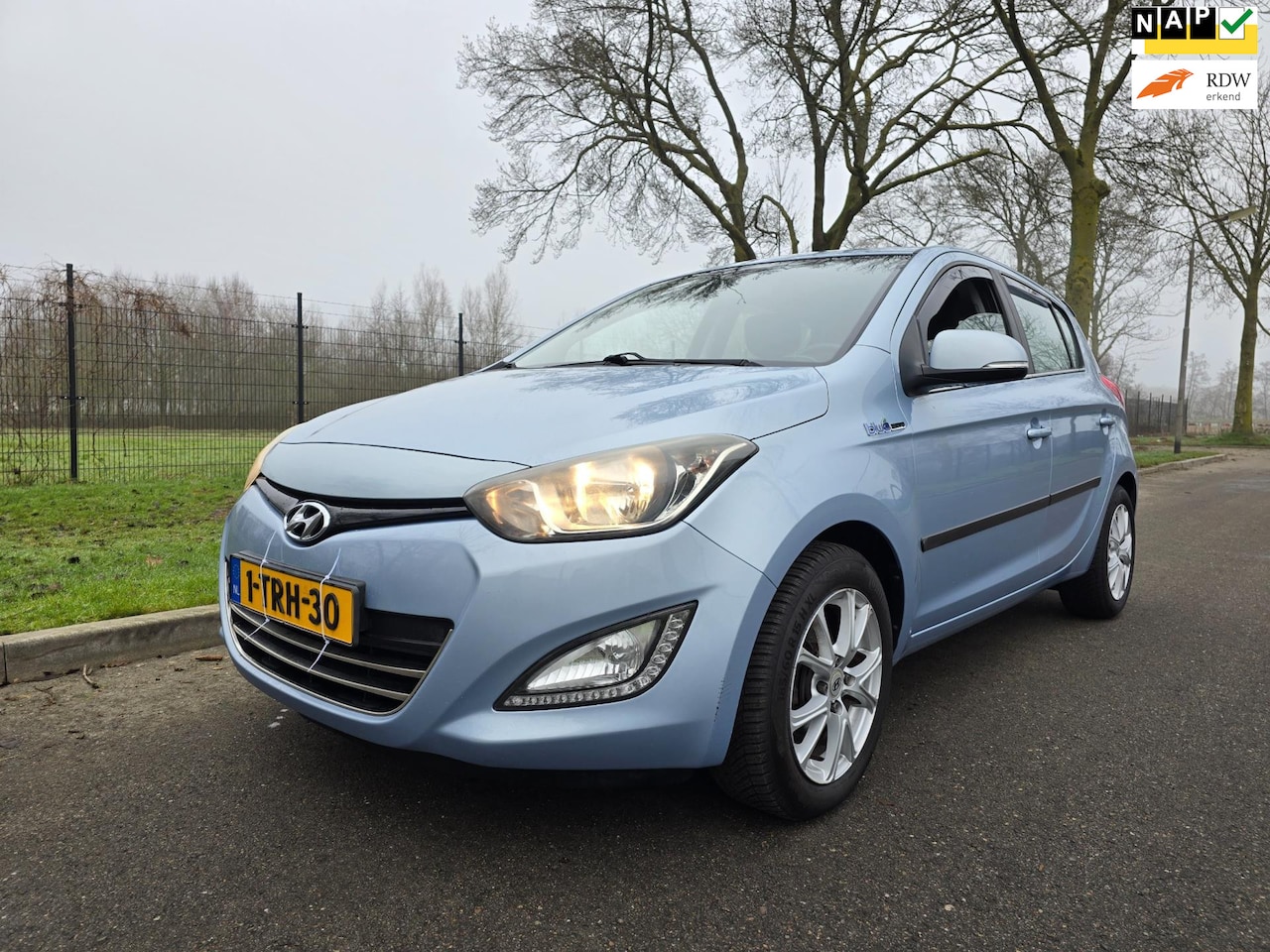 Hyundai i20 - 1.2i i-Deal navigatie Nw apk led! - AutoWereld.nl