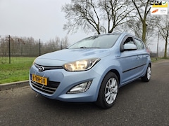 Hyundai i20 - 1.2i i-Deal navigatie Nw apk led