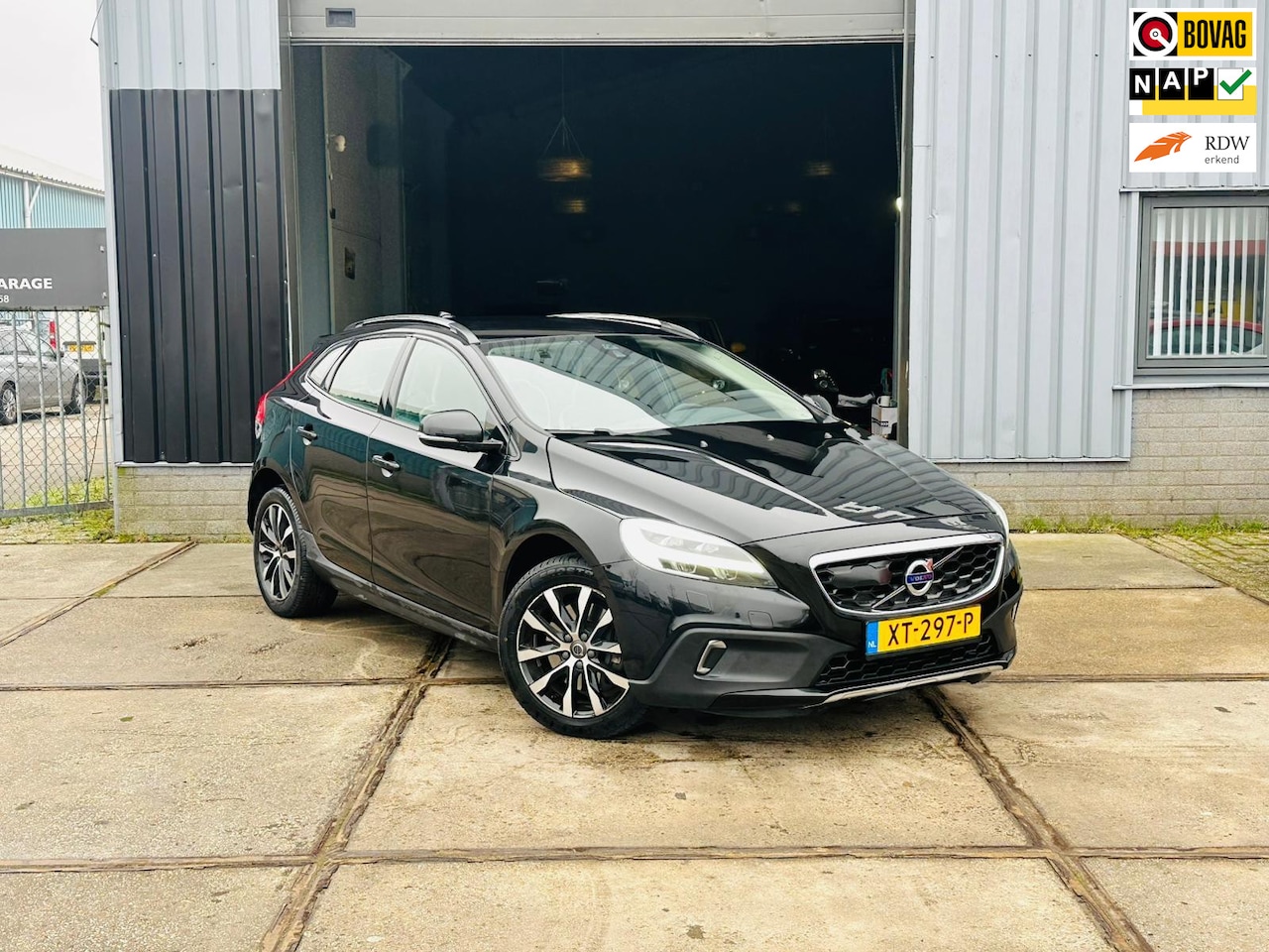 Volvo V40 Cross Country - 1.5 T3 Dynamic Edition 1.5 T3 Dynamic Edition (1de Eigenaar) - AutoWereld.nl