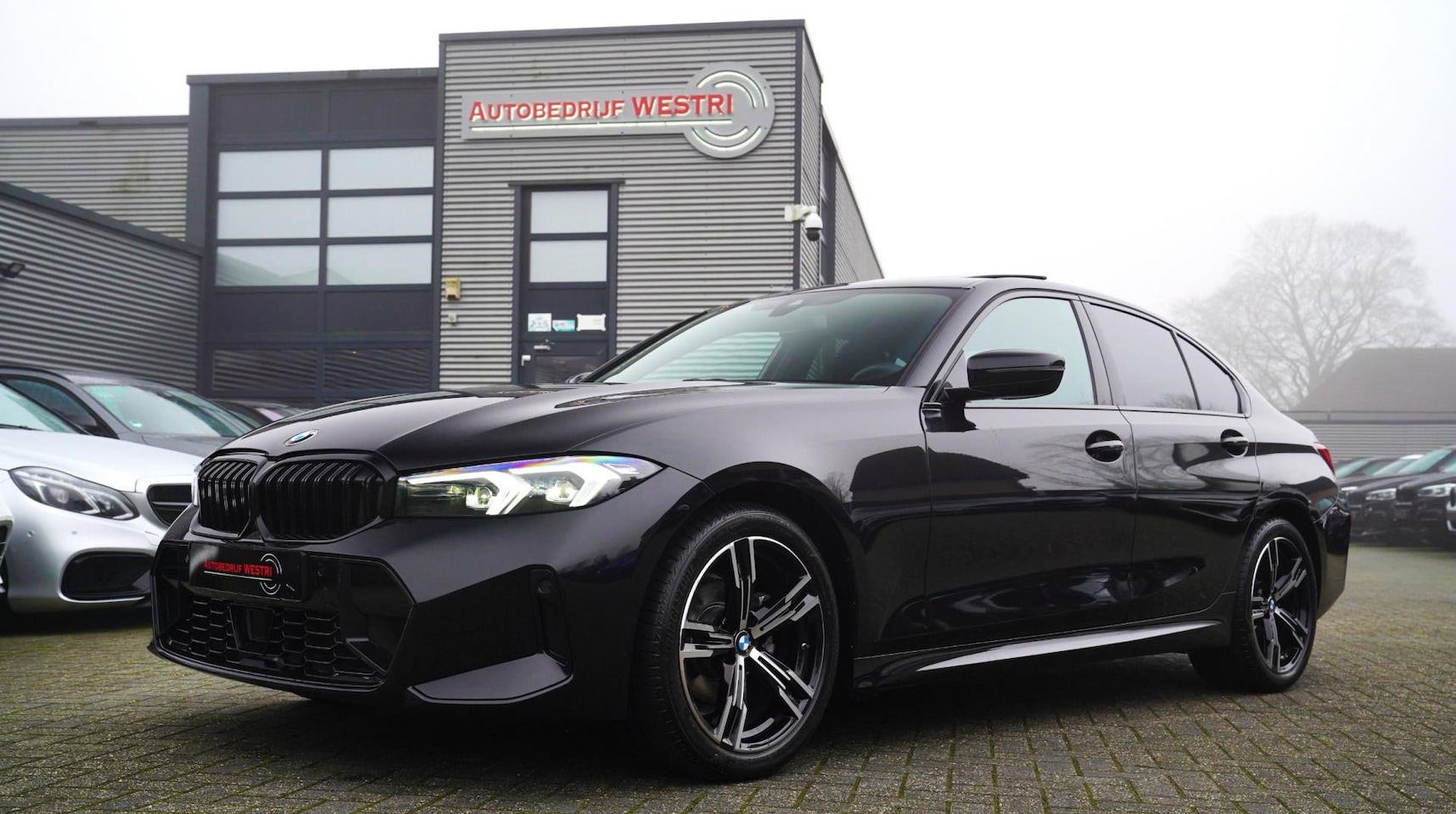 BMW 3-serie - 318i | Rijstrooksensor | Apple Carplay | M - Pakket - AutoWereld.nl