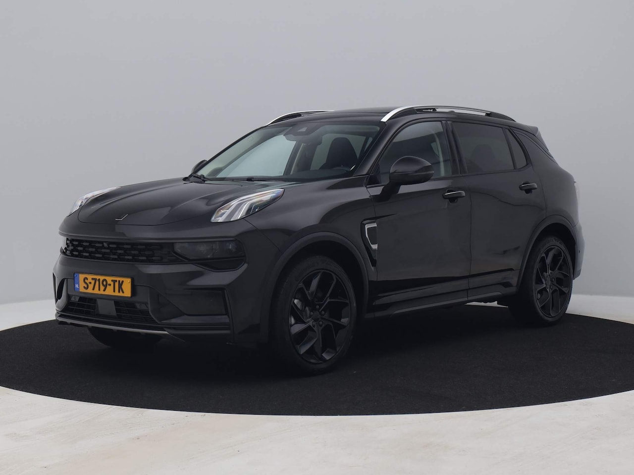 Lynk & Co 01 - 1.5 Plug-in Hybrid | 360° | BLACK | NLD AUTO spuiter  10-01 - AutoWereld.nl