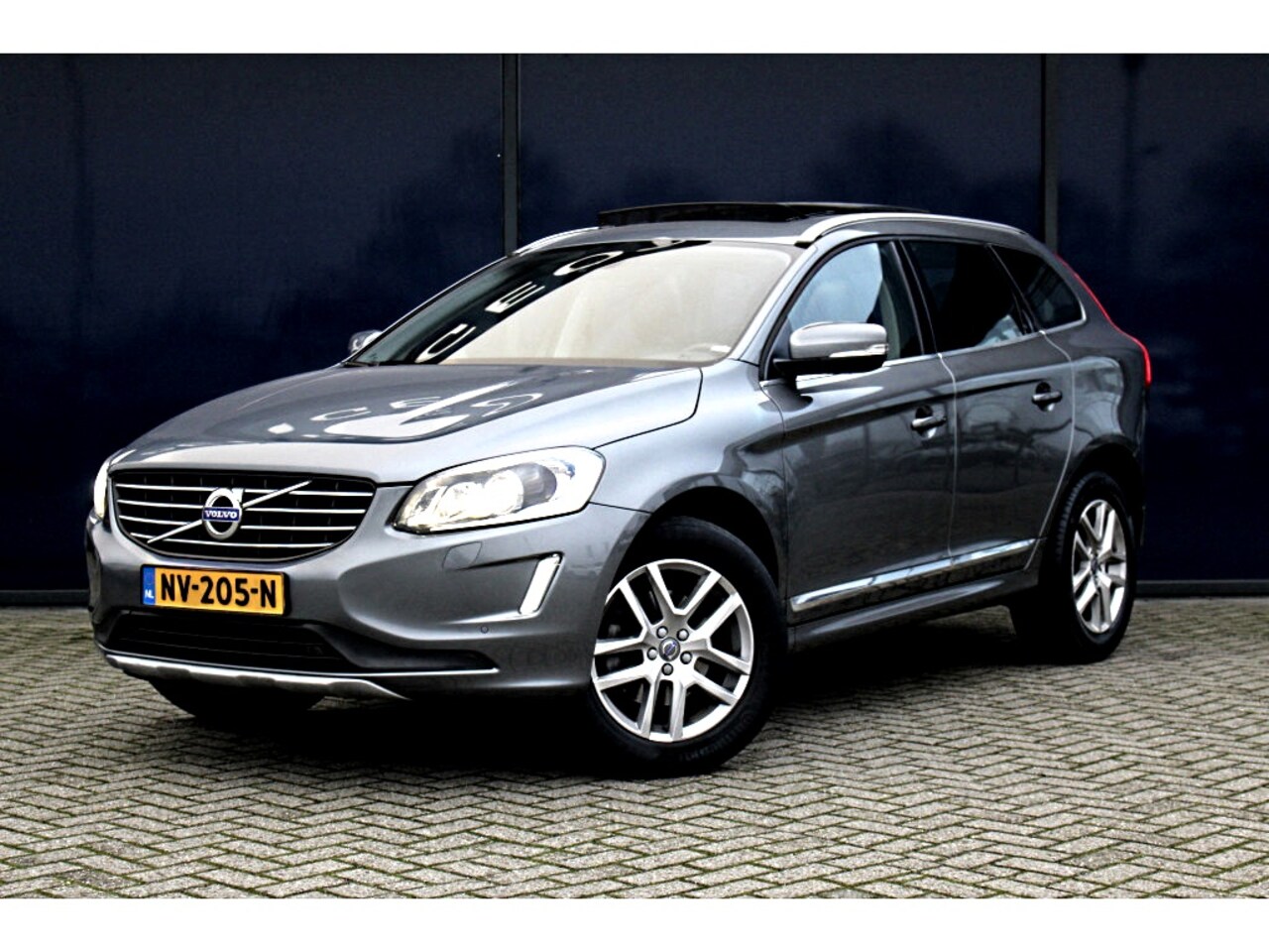 Volvo XC60 - 2.0 T5 FWD Polar+ | Pano | Trekh. | Camera | Memory St. | Leder | Standkachel | Elec. Acht - AutoWereld.nl