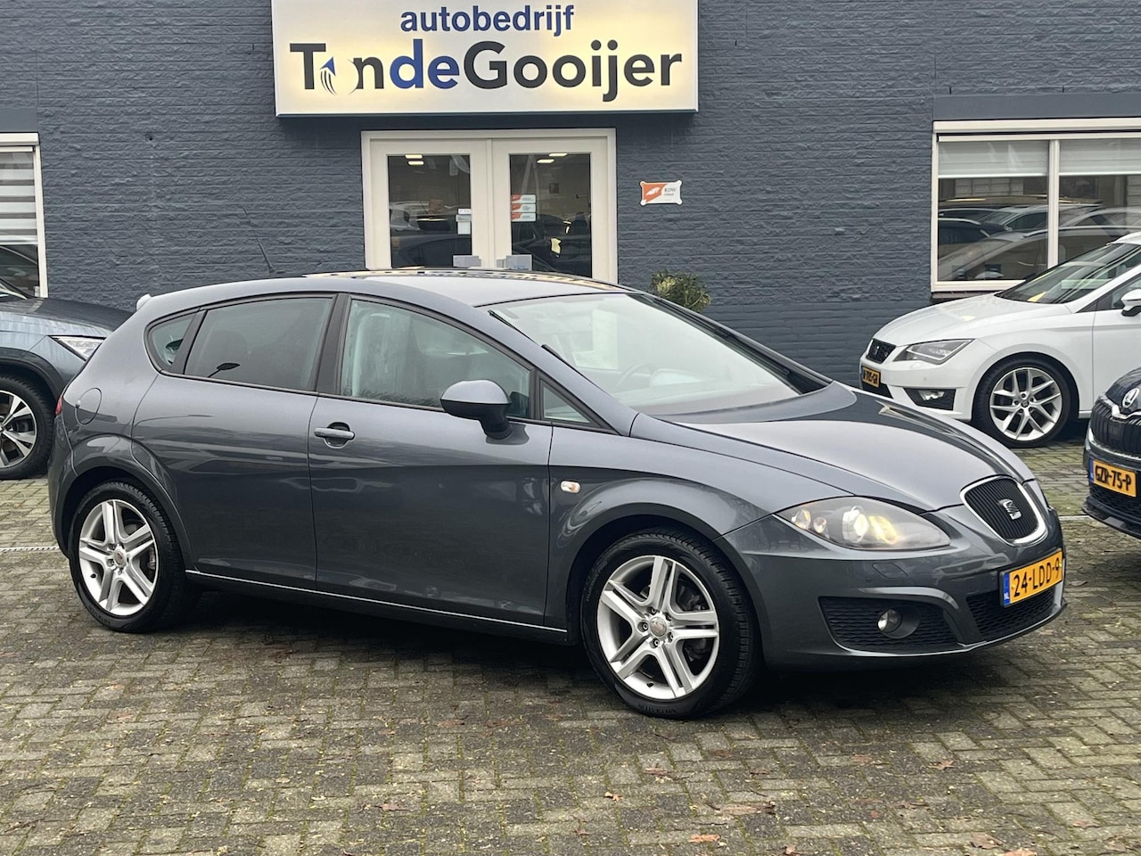 Seat Leon - 1.4 TSi Businessline High | NAV | CLIMA | XENON | PDC V+A | - AutoWereld.nl