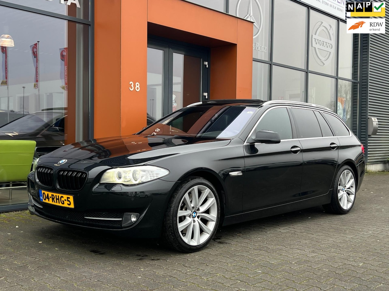 BMW 5-serie Touring - 528i HighExec. Aut. 6cil|Pano|Xenon|Leer - AutoWereld.nl