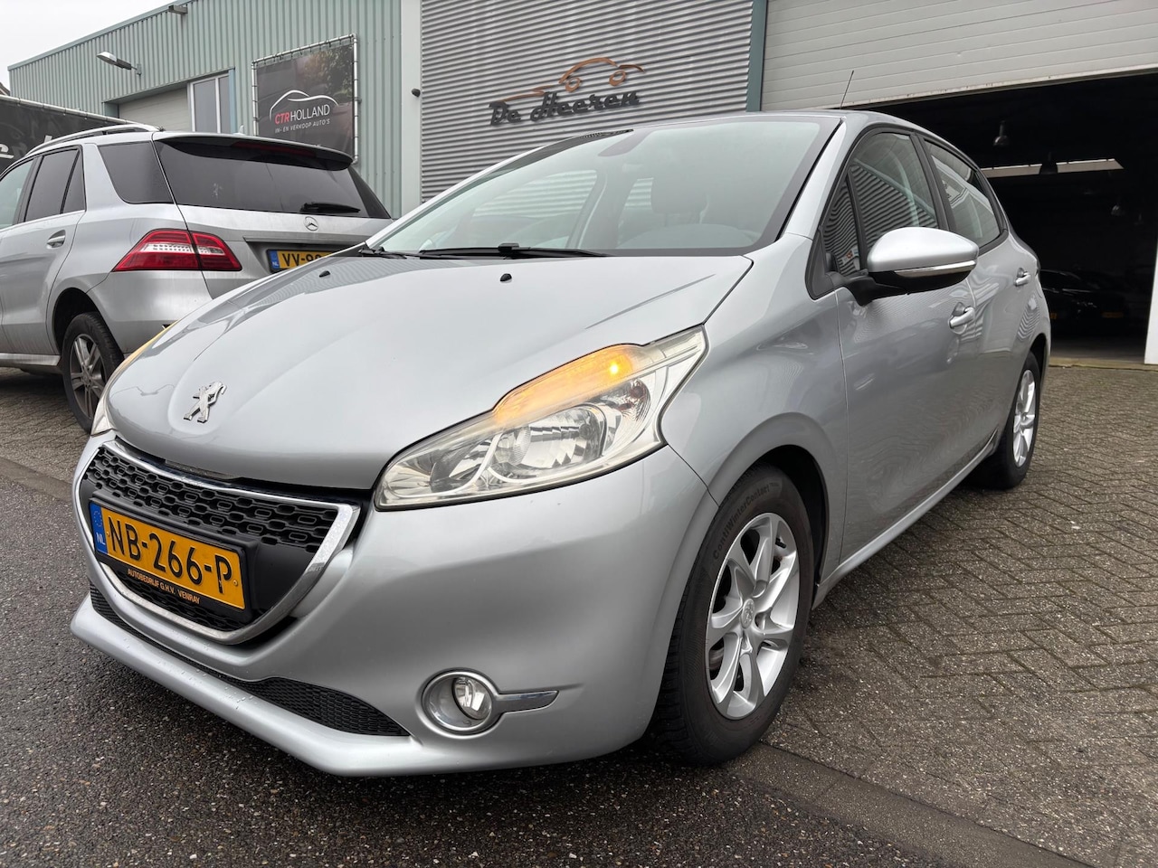 Peugeot 208 - 1.4 VTi Allure NW APK 2e Eign. - AutoWereld.nl