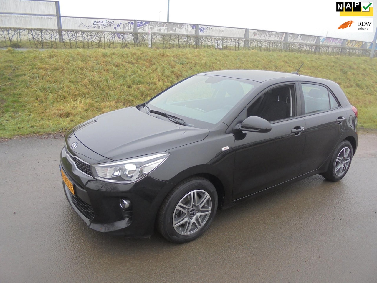 Kia Rio - Kia Rio 1.0 benzine 5 deurs airco lmv navigatie camera - AutoWereld.nl