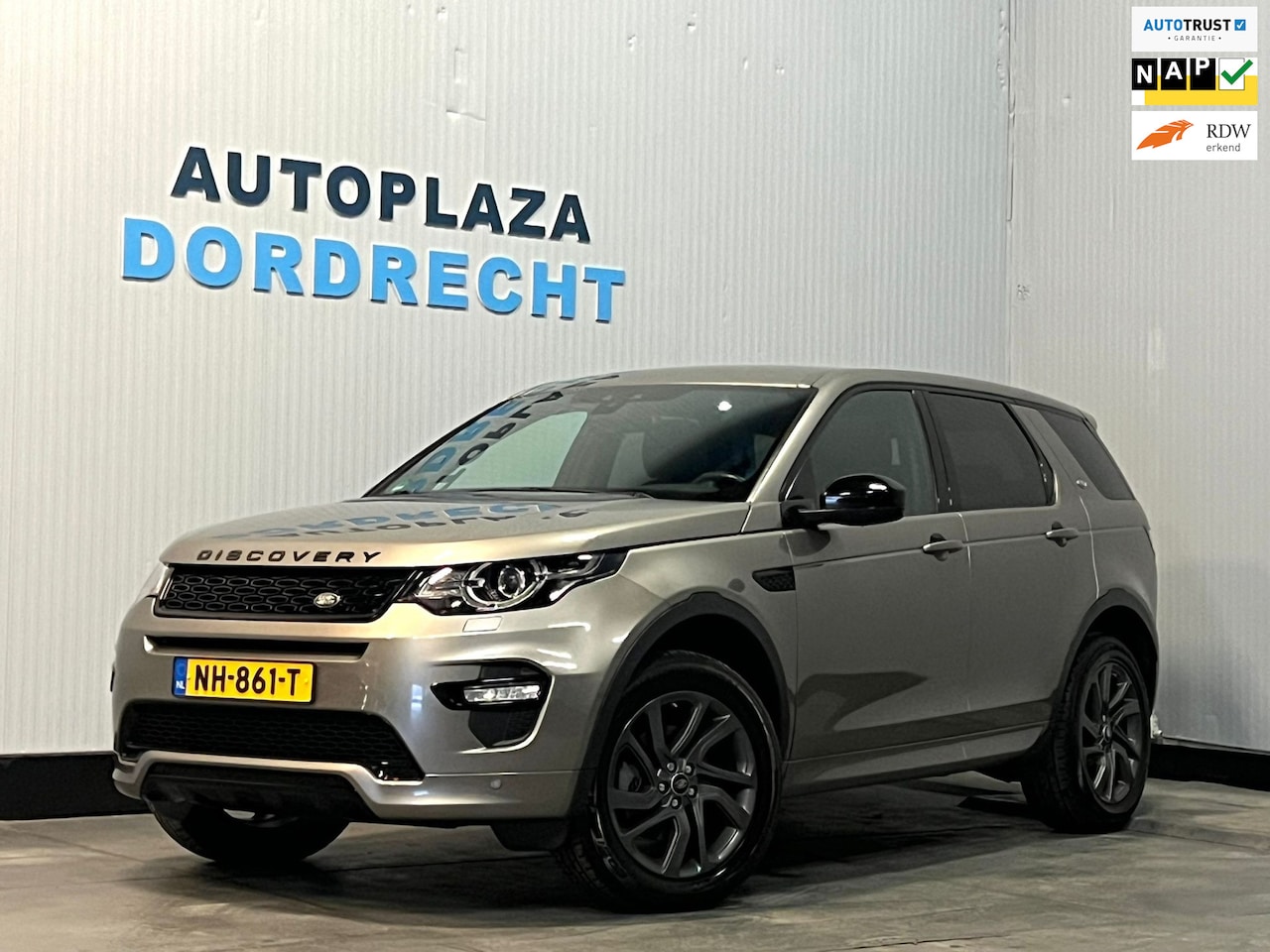 Land Rover Discovery Sport - 2.0 TD4 HSE Pano / Camera / Leer - AutoWereld.nl