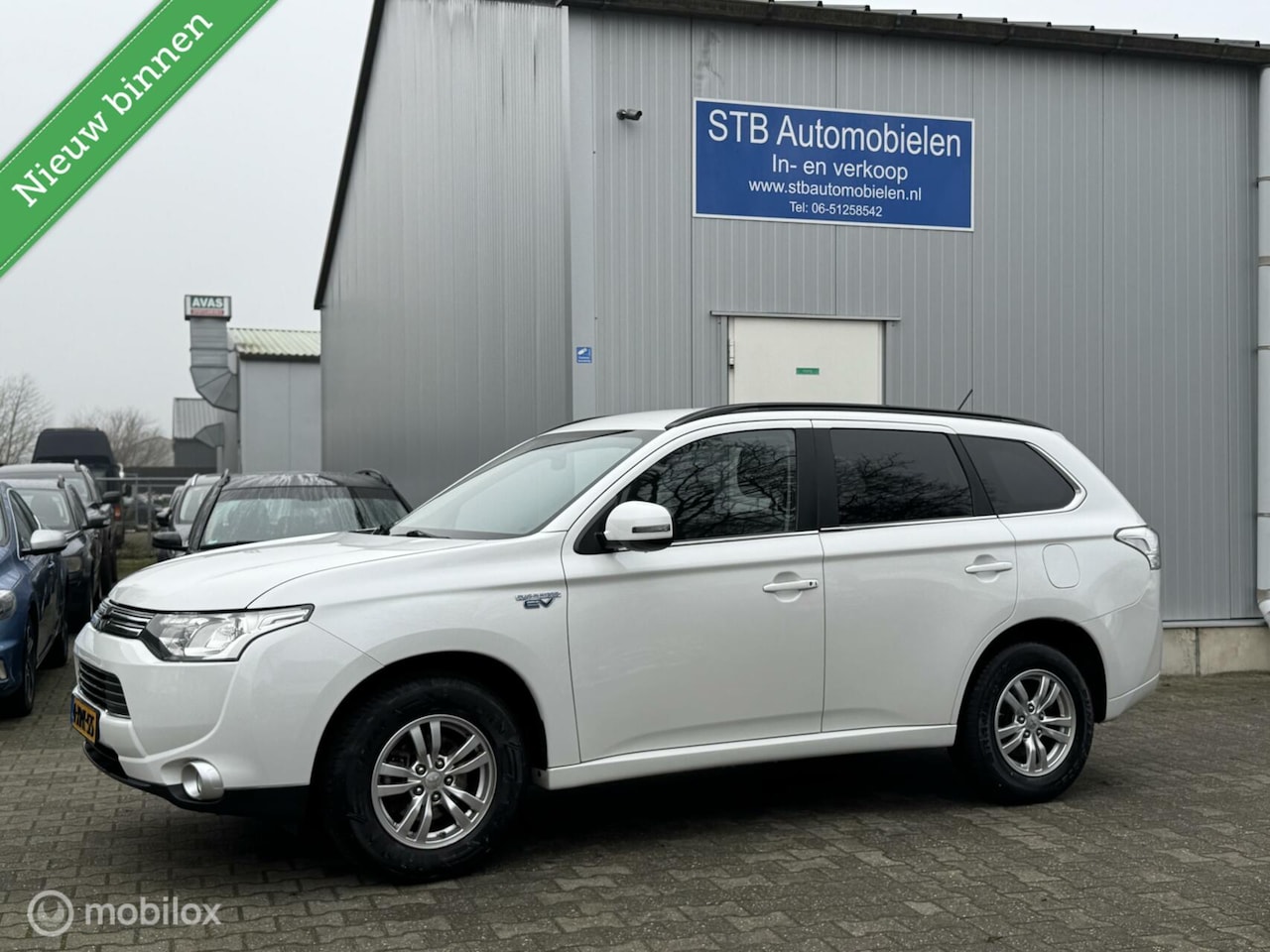 Mitsubishi Outlander - 2.0 PHEV Business Edition 2.0 PHEV Business Edition, Navi - AutoWereld.nl