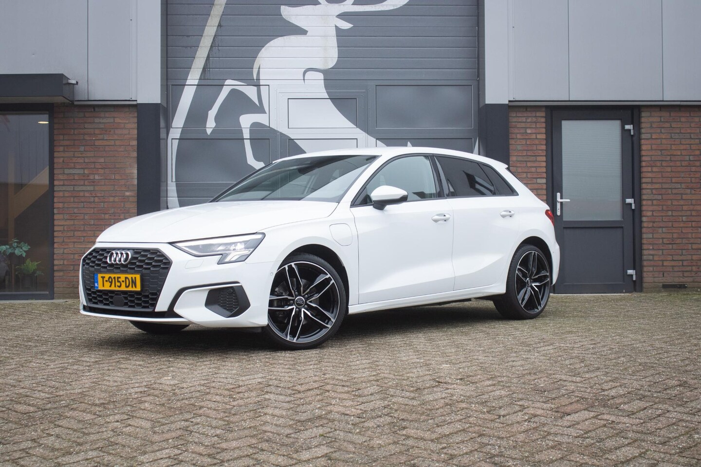 Audi A3 Sportback - 40 TFSI e Edition / 19'' / LED - AutoWereld.nl