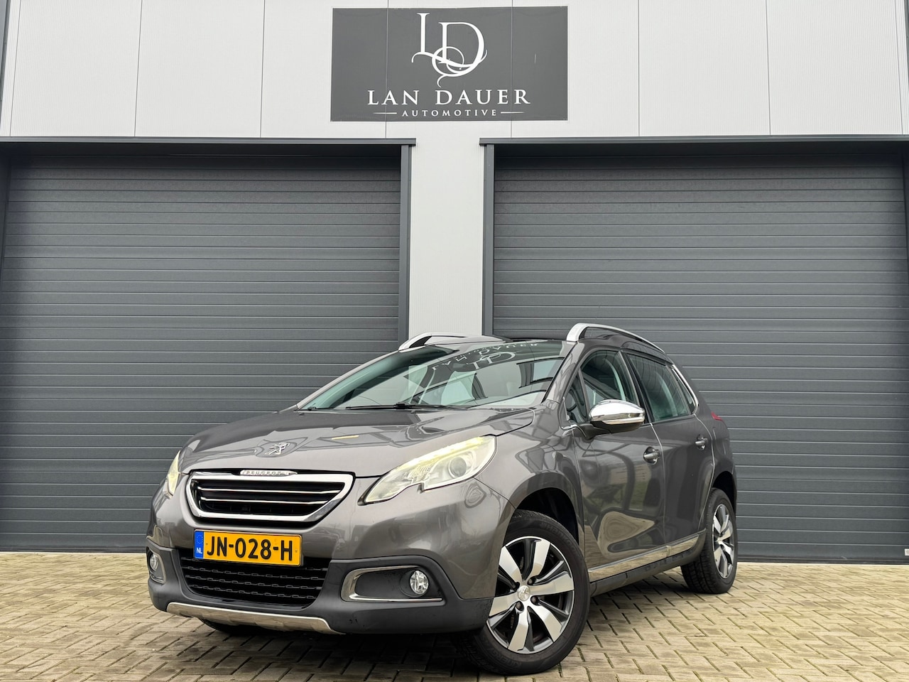 Peugeot 2008 - 1.6 VTi Première / Pano / Stoelverwarming !! - AutoWereld.nl