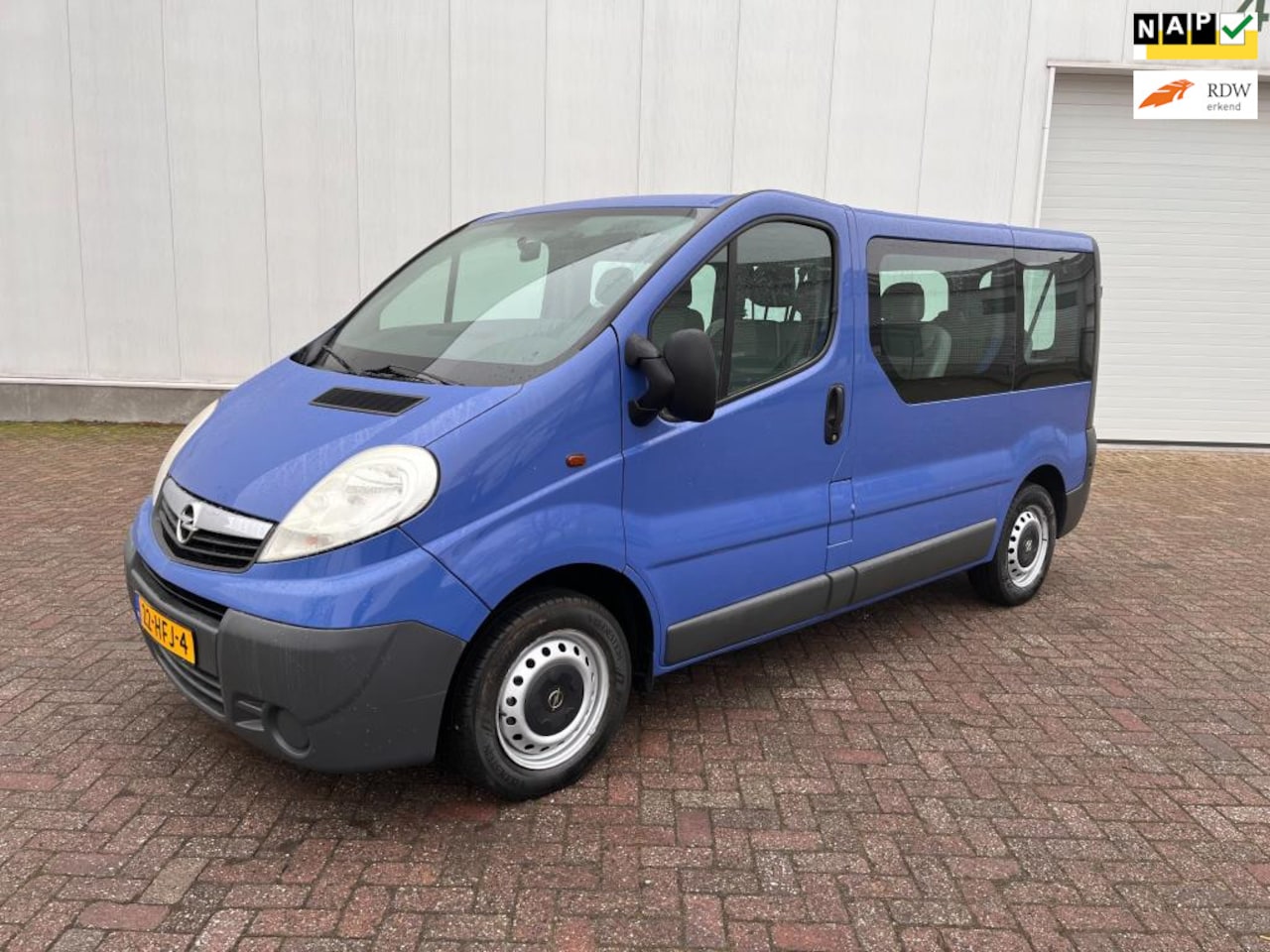 Opel Vivaro Combi - 2.0i L1H1 benzine 9 persoons - AutoWereld.nl